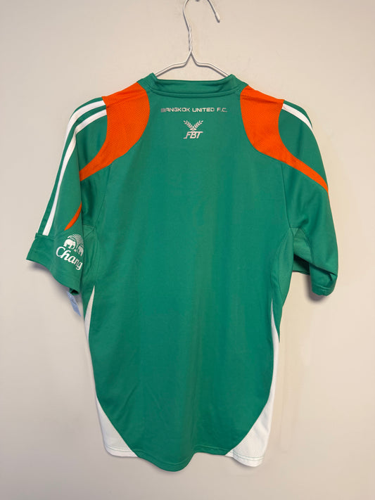 Back view of FBT Bangkok United 2010 home jersey showing plain white design in size L/XL
