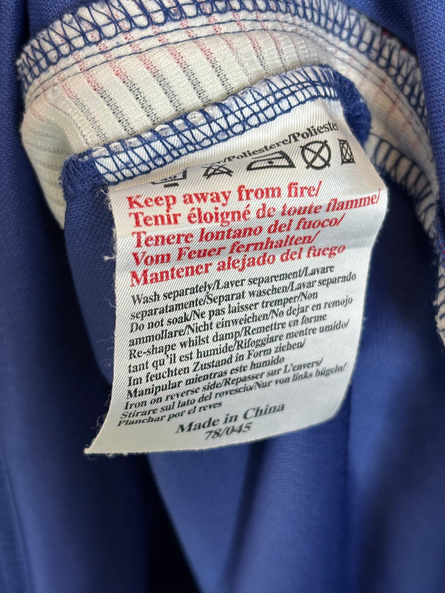 Sleeve and collar construction details of vintage Ajax away jersey from 99/00 season XXL