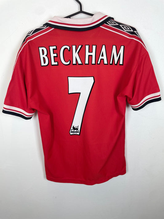 Back view of Umbro Manchester United 98/00 home shirt showing Beckham name and number 7, size 15-16Y