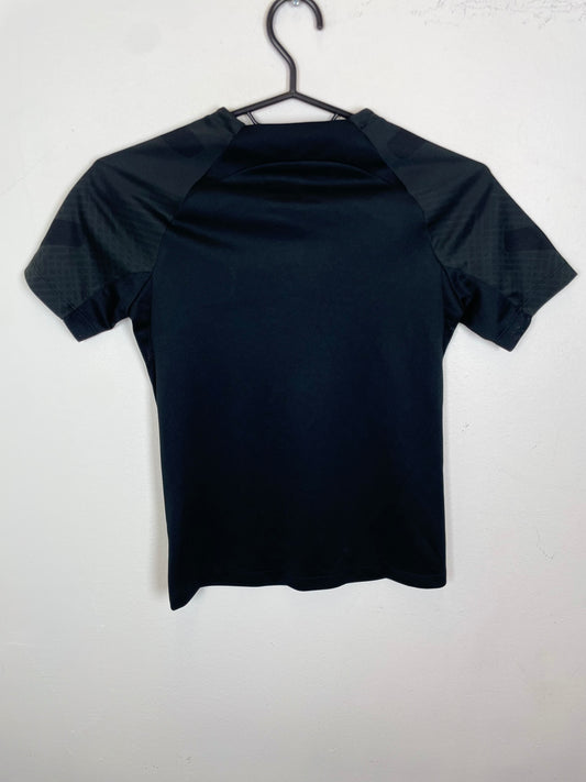 Back view of Chelsea 22/23 training top for kids size 128-147cm in excellent condition