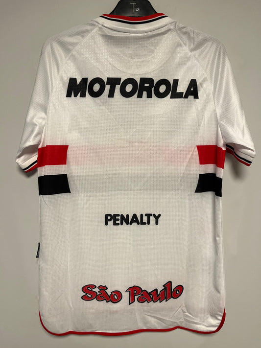 White sports jersey with Motorola, Penalty, and Sao Paulo shirt on a gray background