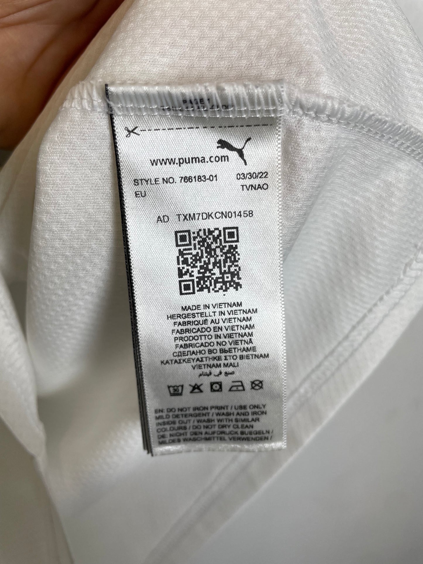 Puma Valencia 22/23 home shirt sponsor logo and sleeve details, kids size 11-12 years