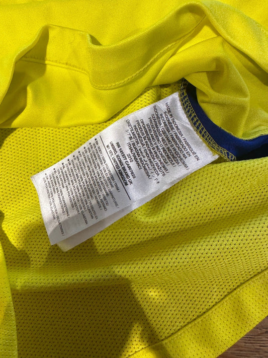 Side view of the Umbro Everton 16/17 kids third shirt showing the sleeve and shoulder detail, photographed at our Stavanger store