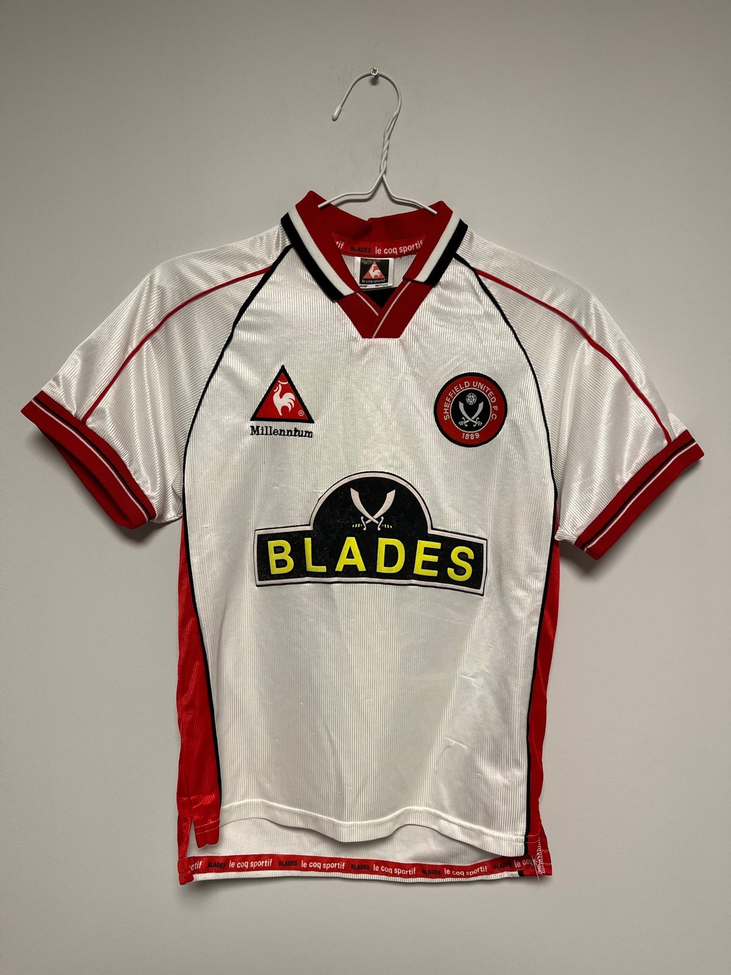 Vintage Sheffield United away football shirt from 1999/2000 in kids size 26/28 with crest, genuine original football shirt