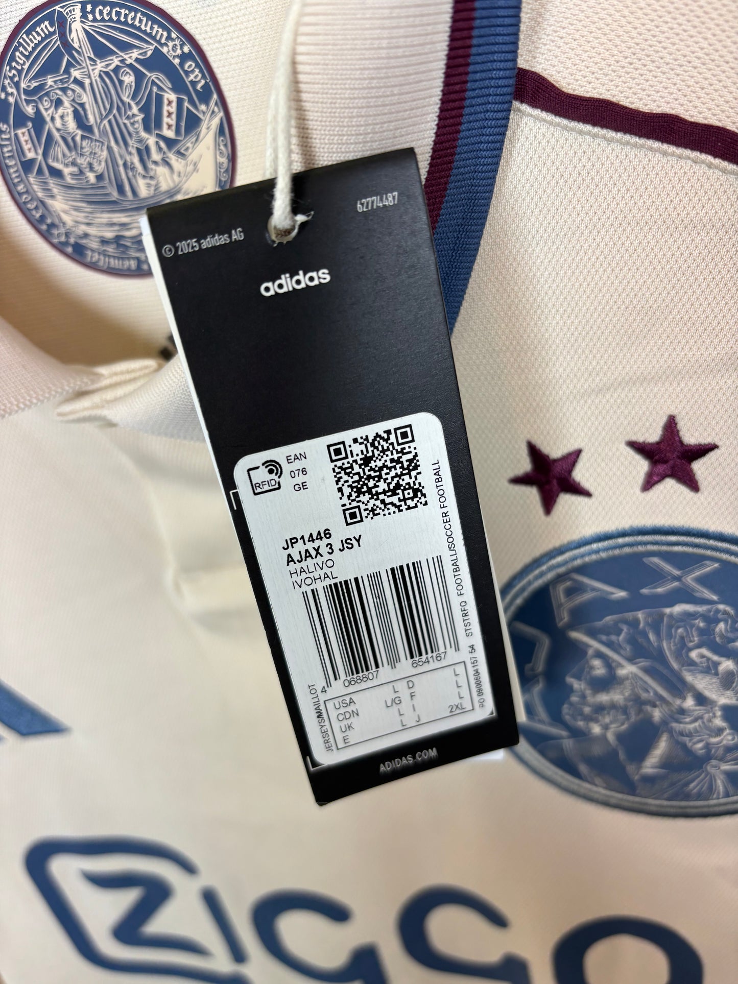 Ajax Third 25/26 Oscar 10