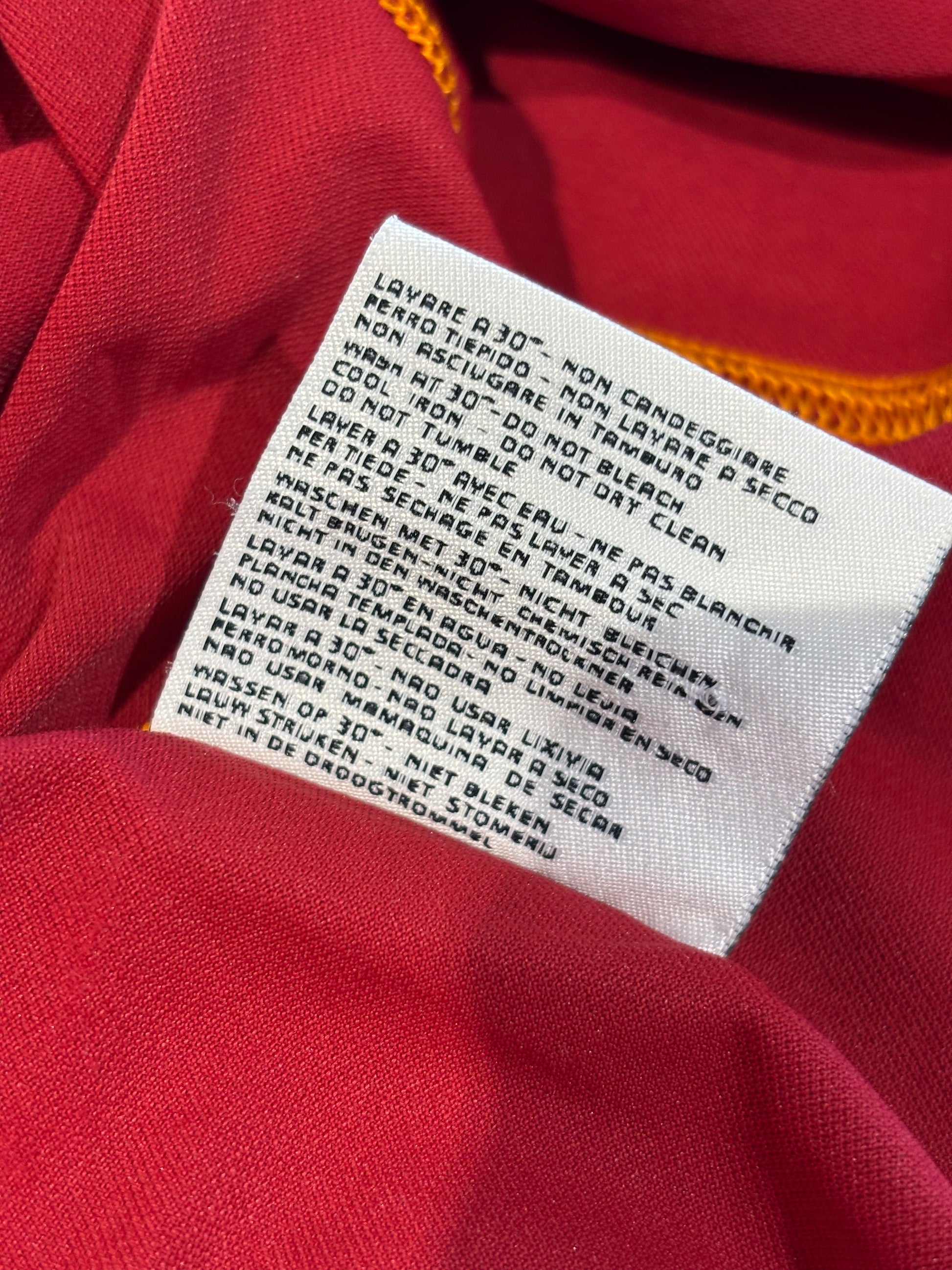 Sleeve detail showing Kappa logo and fabric texture of AS Roma 08/09 home shirt in red with yellow trim
