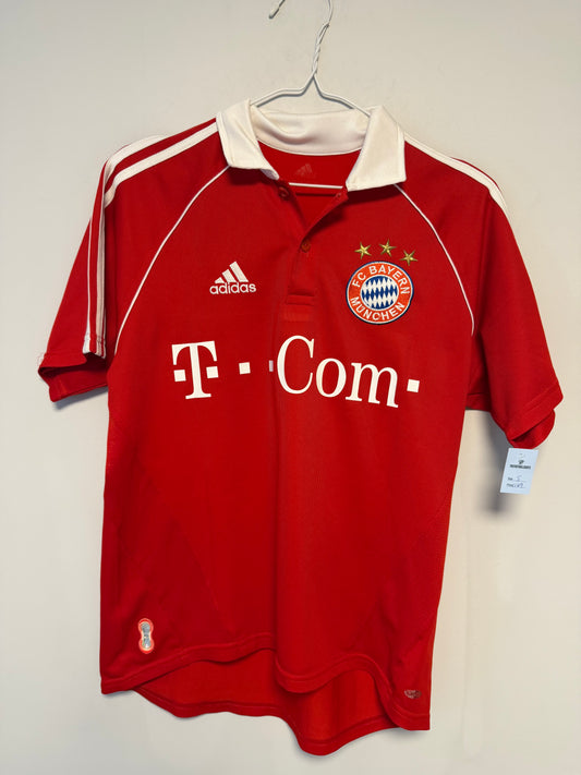 Adidas Bayern Munich red home shirt 05/07 season featuring Ballack number 13, size S