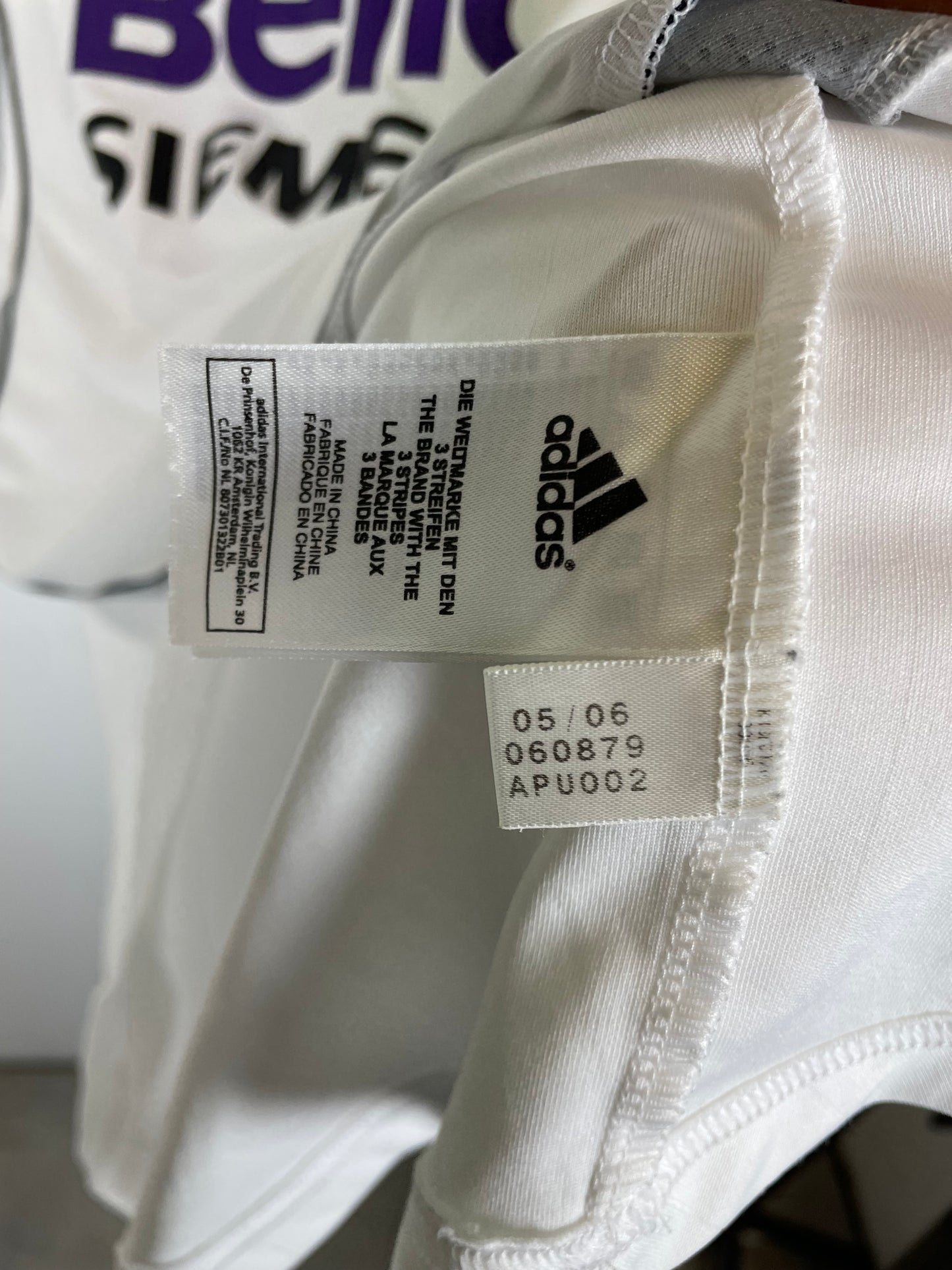 Adidas Real Madrid 06/07 home shirt sponsor and fabric detail showing excellent 9/10 condition