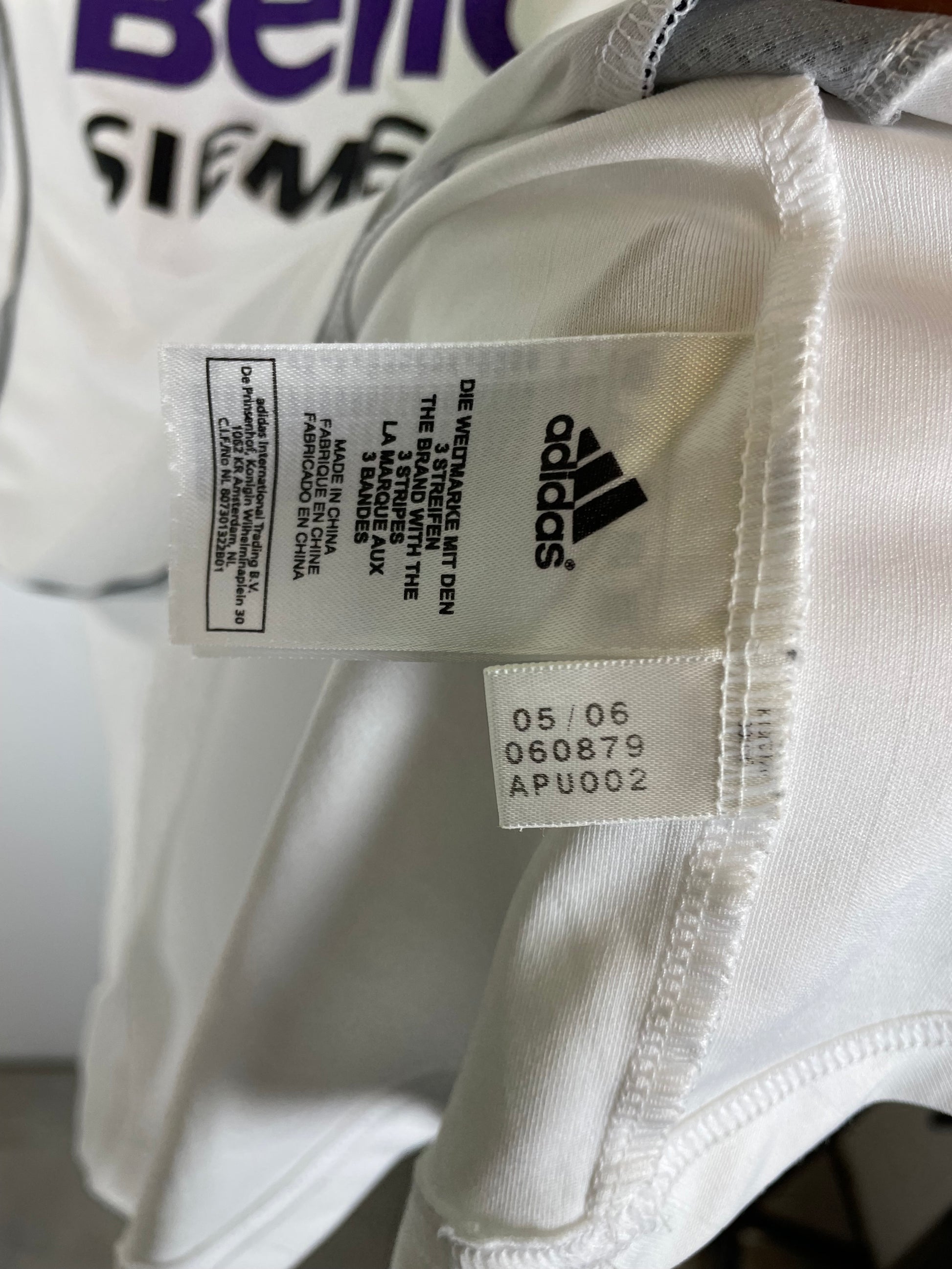 Adidas Real Madrid 06/07 home shirt sponsor and fabric detail showing excellent 9/10 condition