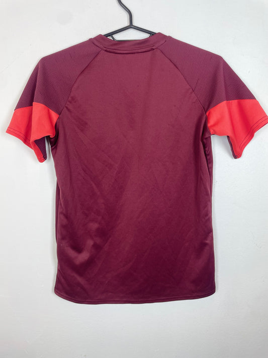 Front view of the West Ham kids training shirt showing the club badge and Umbro branding, photographed at our Stavanger store