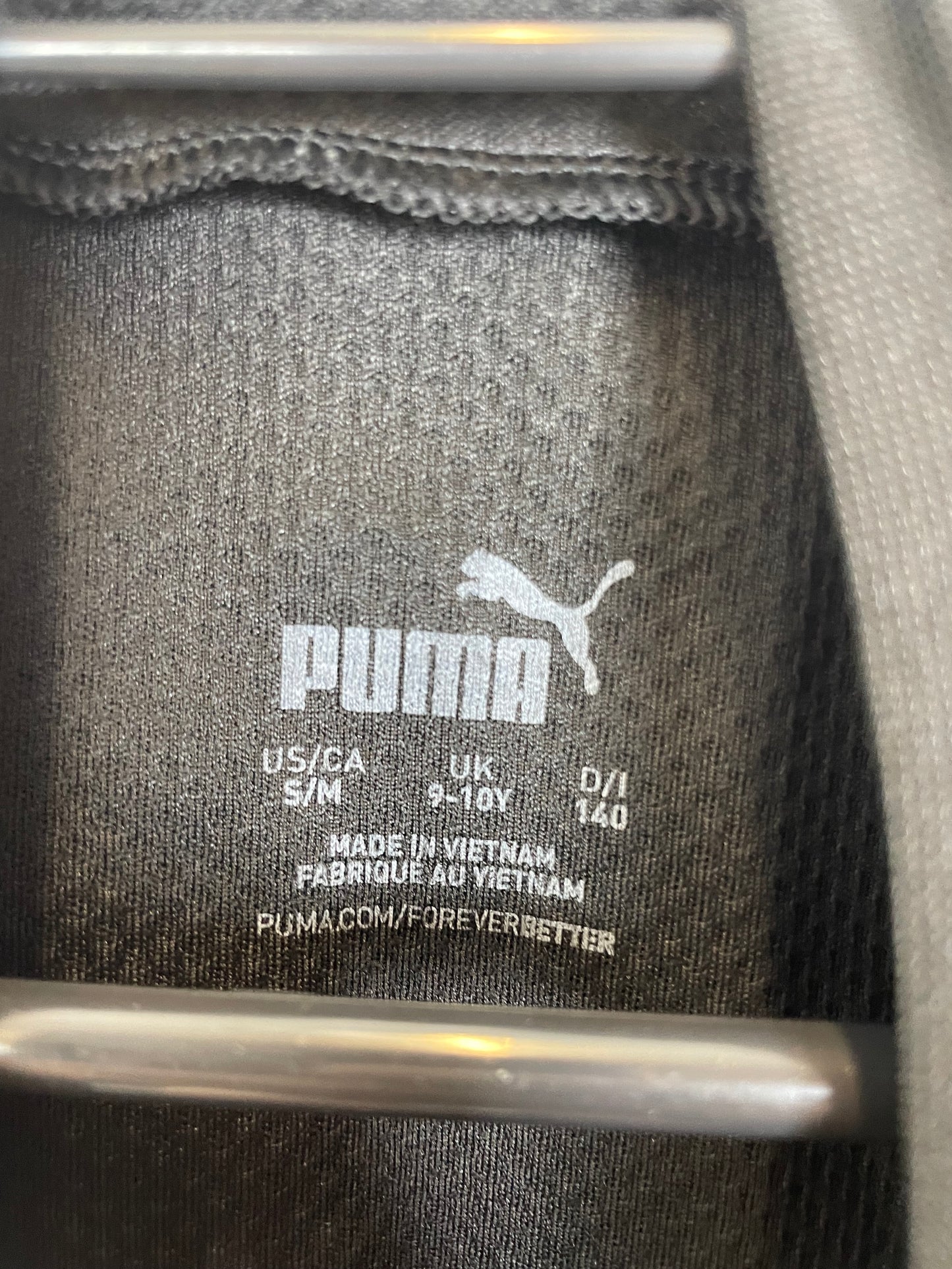 Close-up of Puma logo and Borussia Dortmund club badge on away shirt 2021/22 kids size 9-10