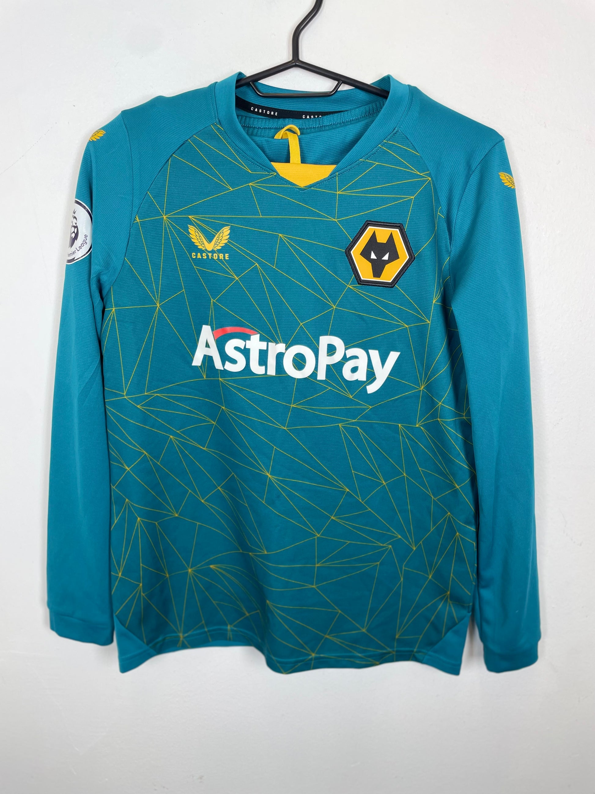 Wolves away shirt 2022/23 with Guedes 17 long sleeve kids kit including shorts, excellent condition