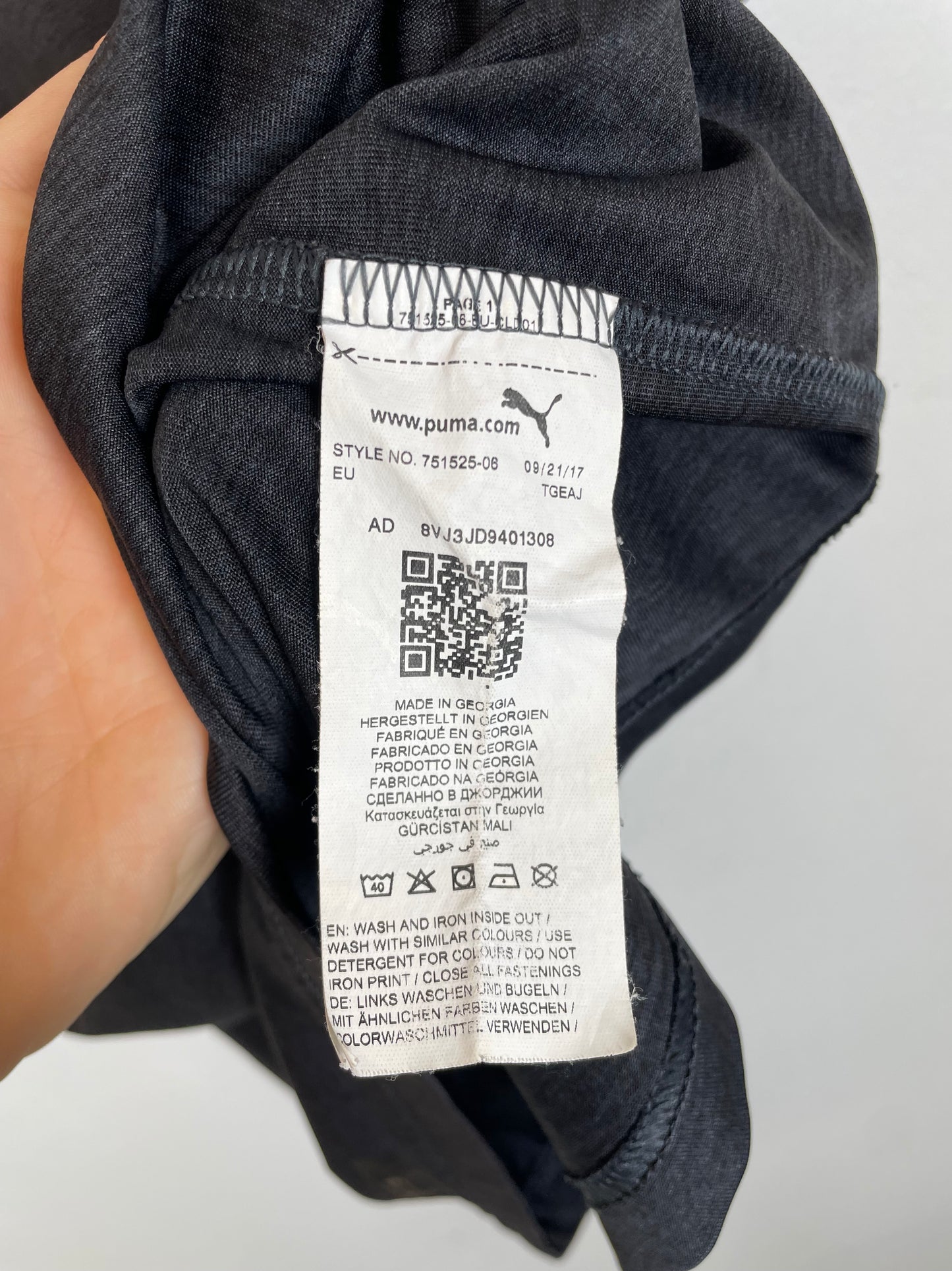 Arsenal third kit 2017/18 shirt sponsor detail and sleeve patches in excellent condition