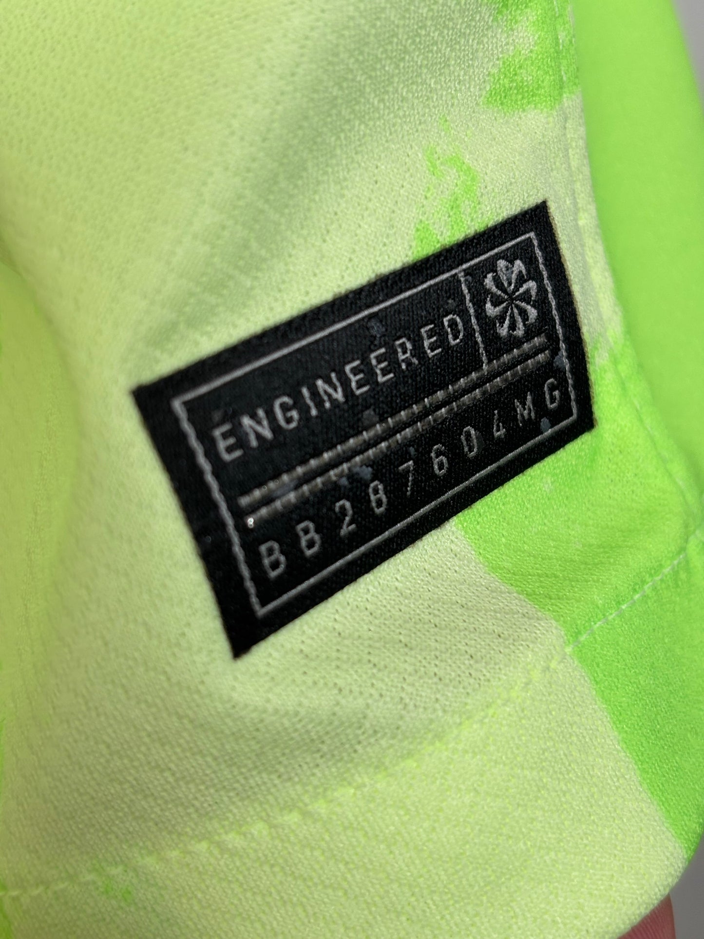 Barcelona 2024/25 third shirt sponsor detail and sleeve branding on Olmo 20 jersey, size L