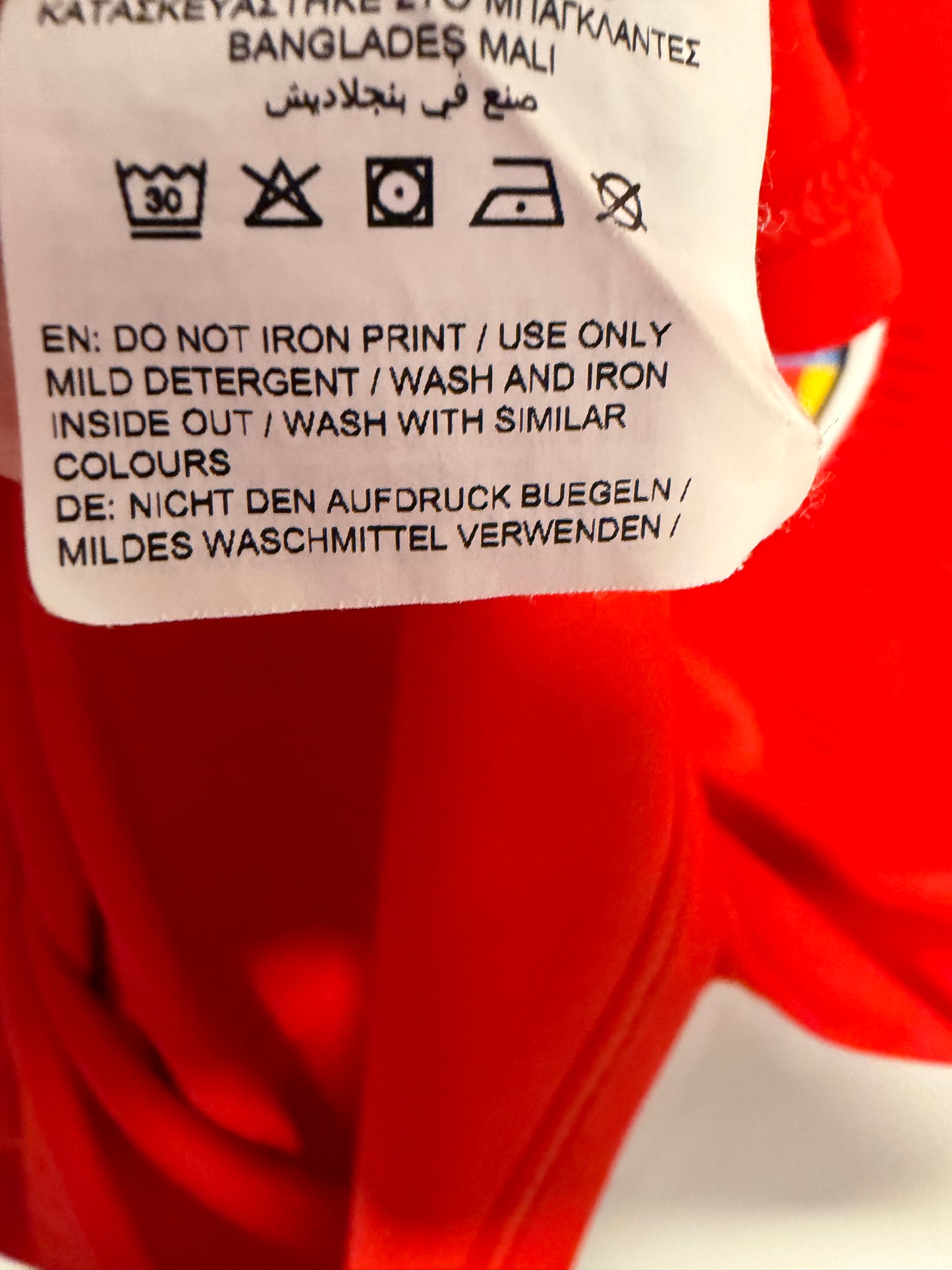 Interior label showing size M and fabric details on Puma Valencia 22/23 goalkeeper away shirt