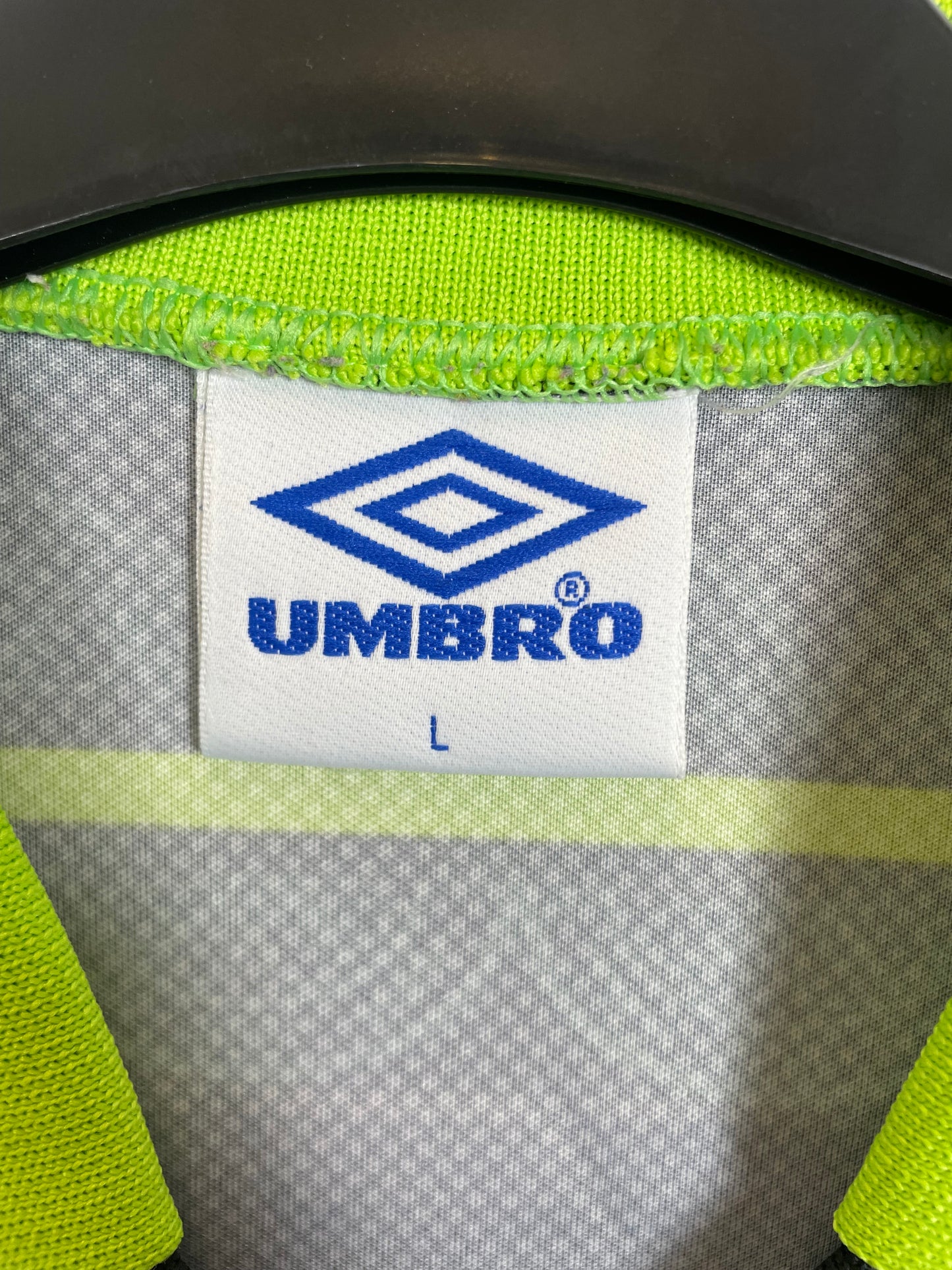 Celtic 98/99 away — Umbro double diamond and Celtic FC crest detail