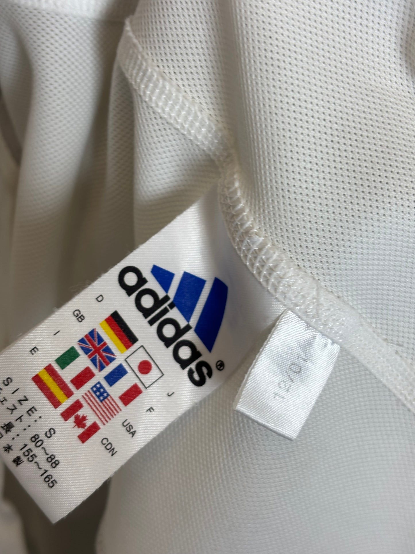 Adidas Japan 2002 away shirt sponsor and sleeve details with Inamoto 5 numbering