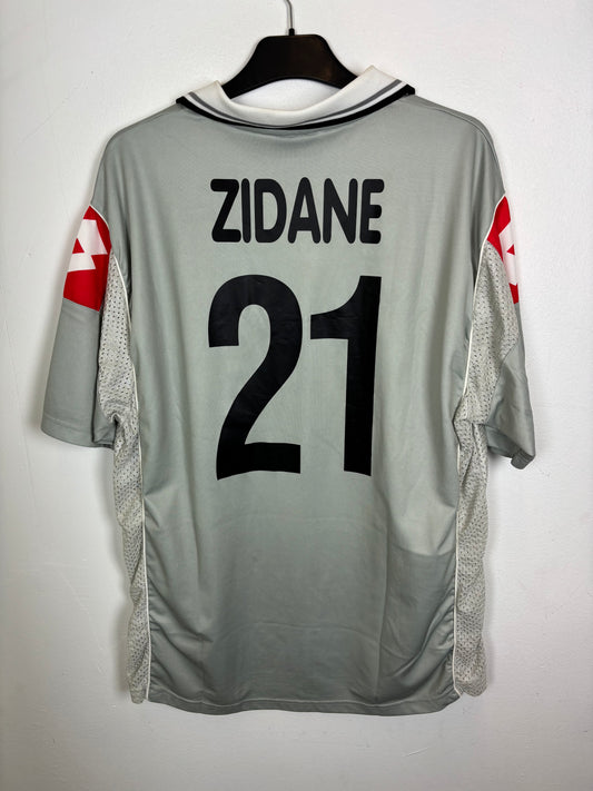 Back view of Lotto Juventus 2000/01 away shirt showing Zidane name and number 21