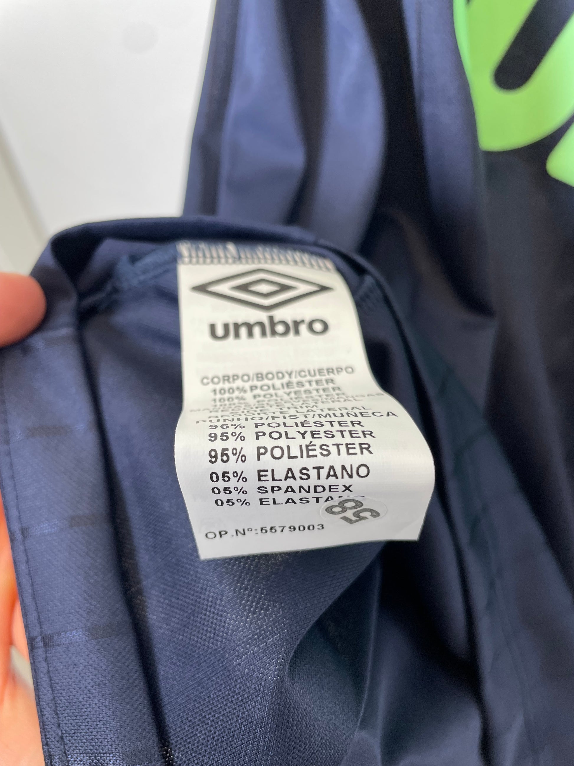 Umbro Chapecoense 2018 third kit size M care label and interior fabric detail view