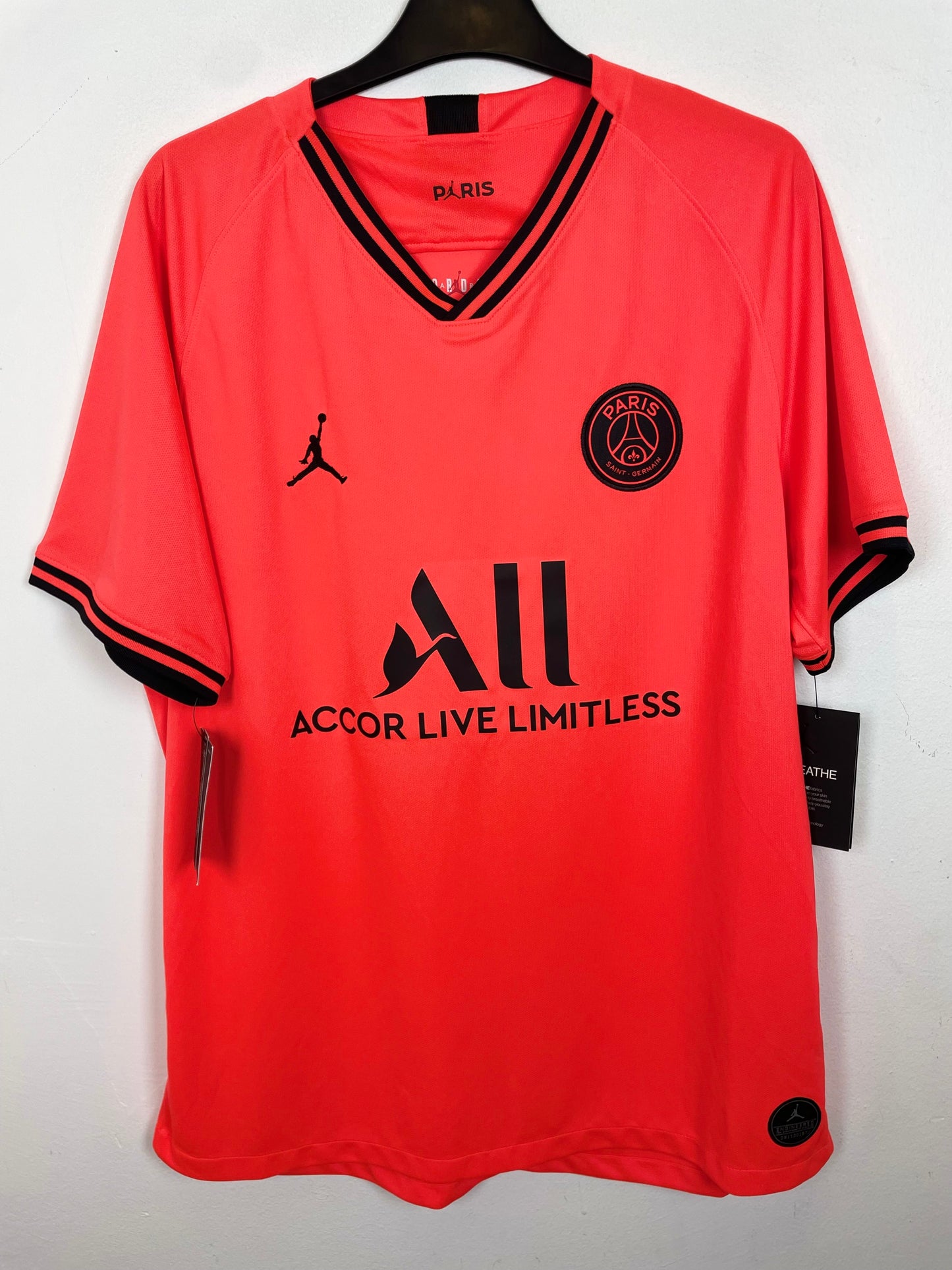 Nike PSG away shirt 2019/20 featuring Ander Herrera 21 in excellent condition