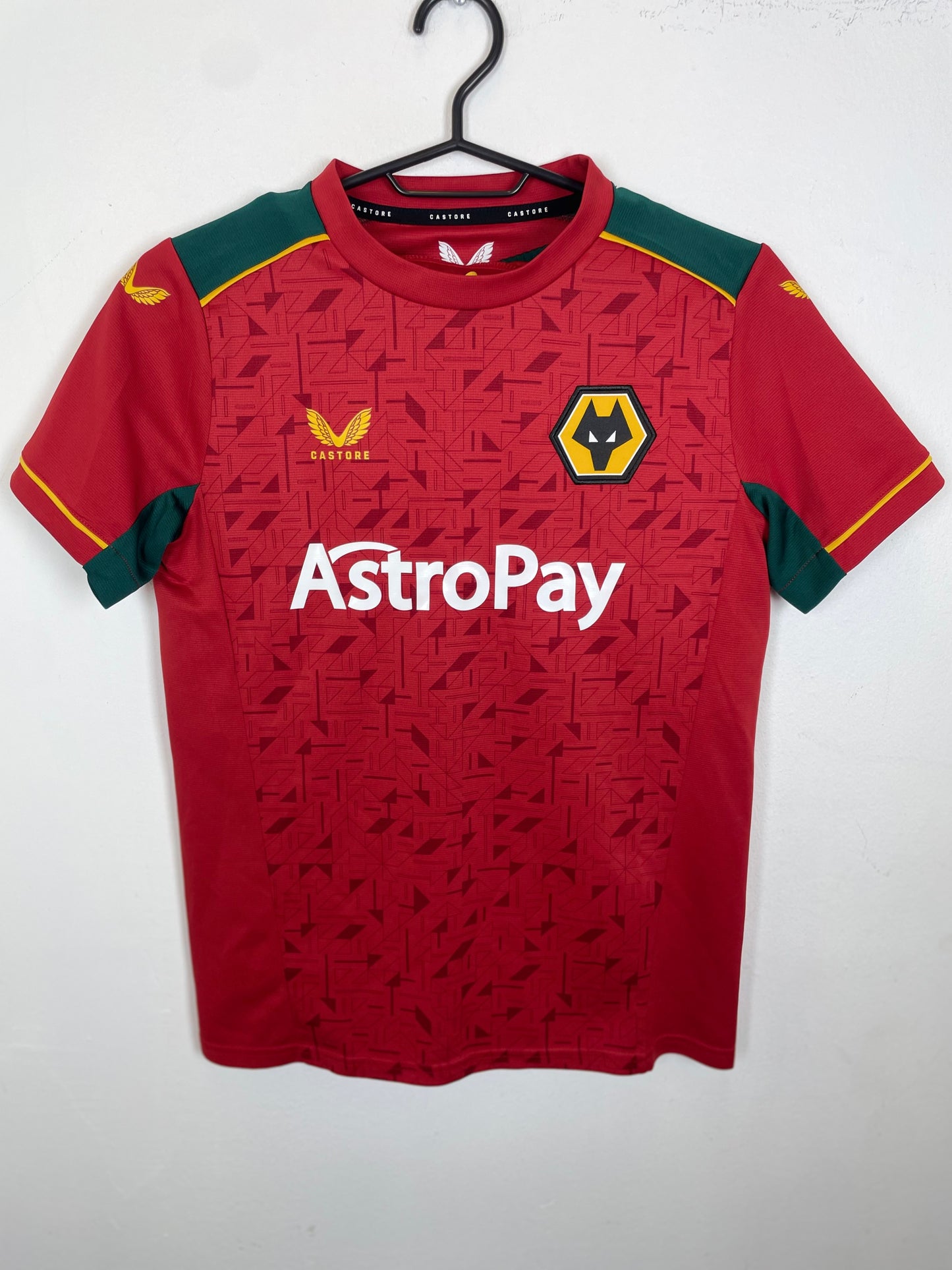 Wolves away shirt 2023/24 kids set with shorts, youth size L in excellent condition