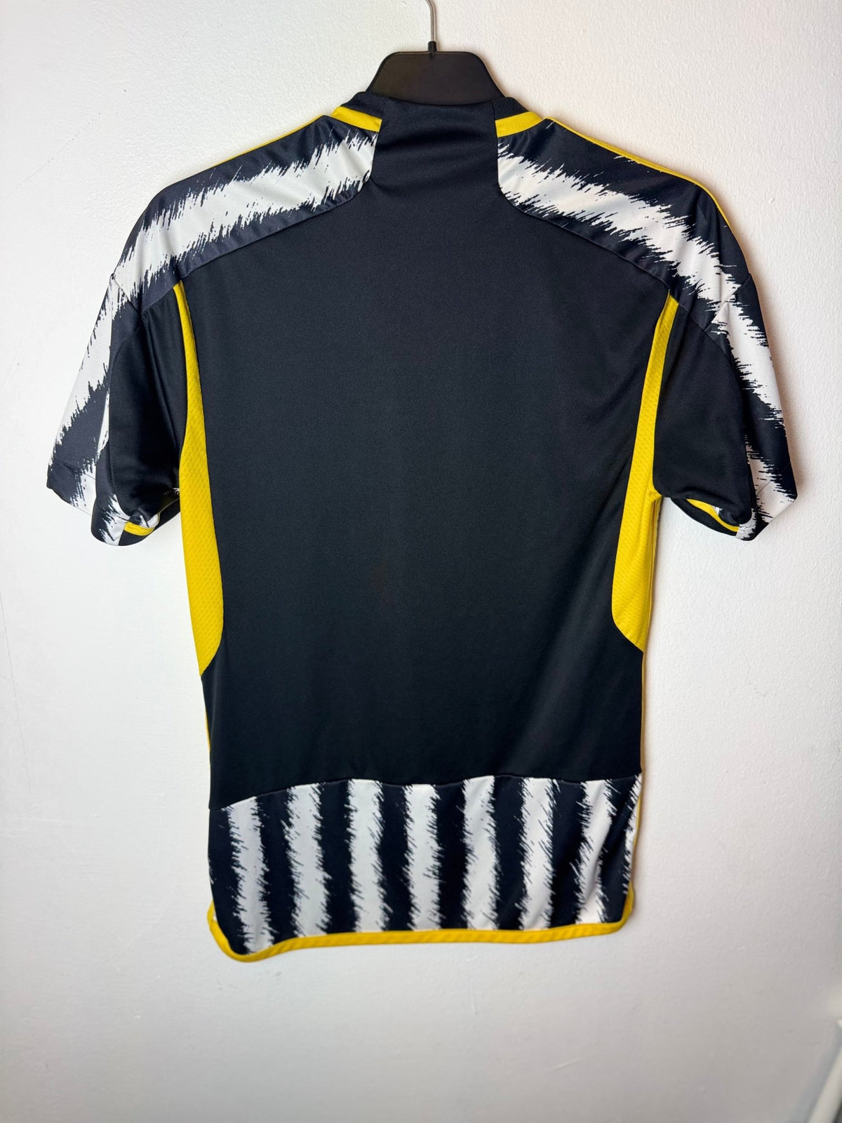 Adidas Juventus Home 23/24 - 9/10 - TheFootballIdiots