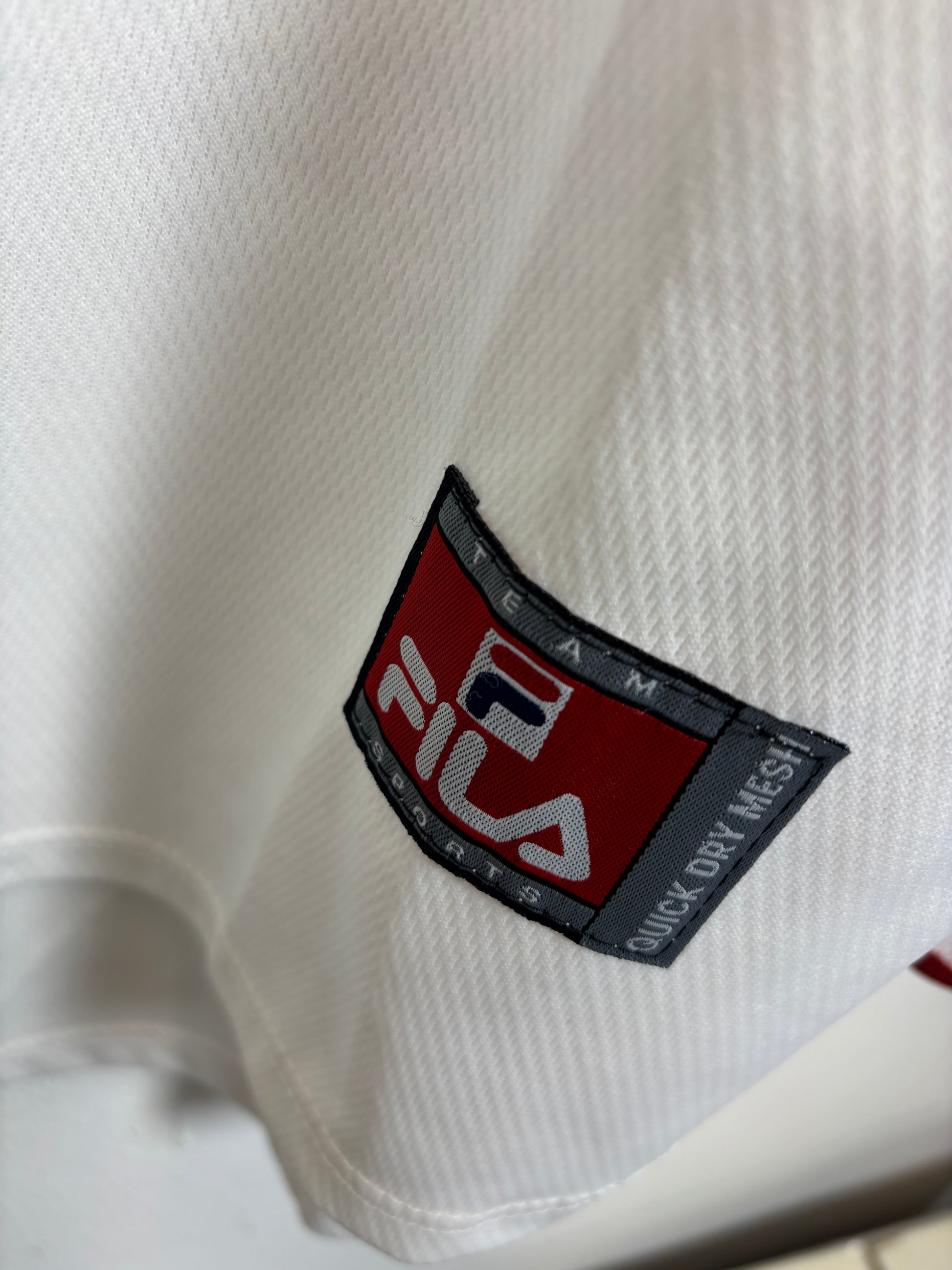 Umbro brand logo and sizing tag detail on Hamburger SV 1999-2000 home kit