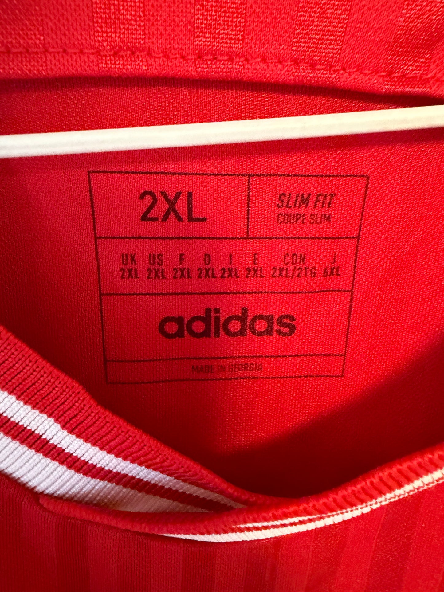 Ajax 2023/24 home shirt sponsor logo and sleeve detailing on Henderson 6 jersey