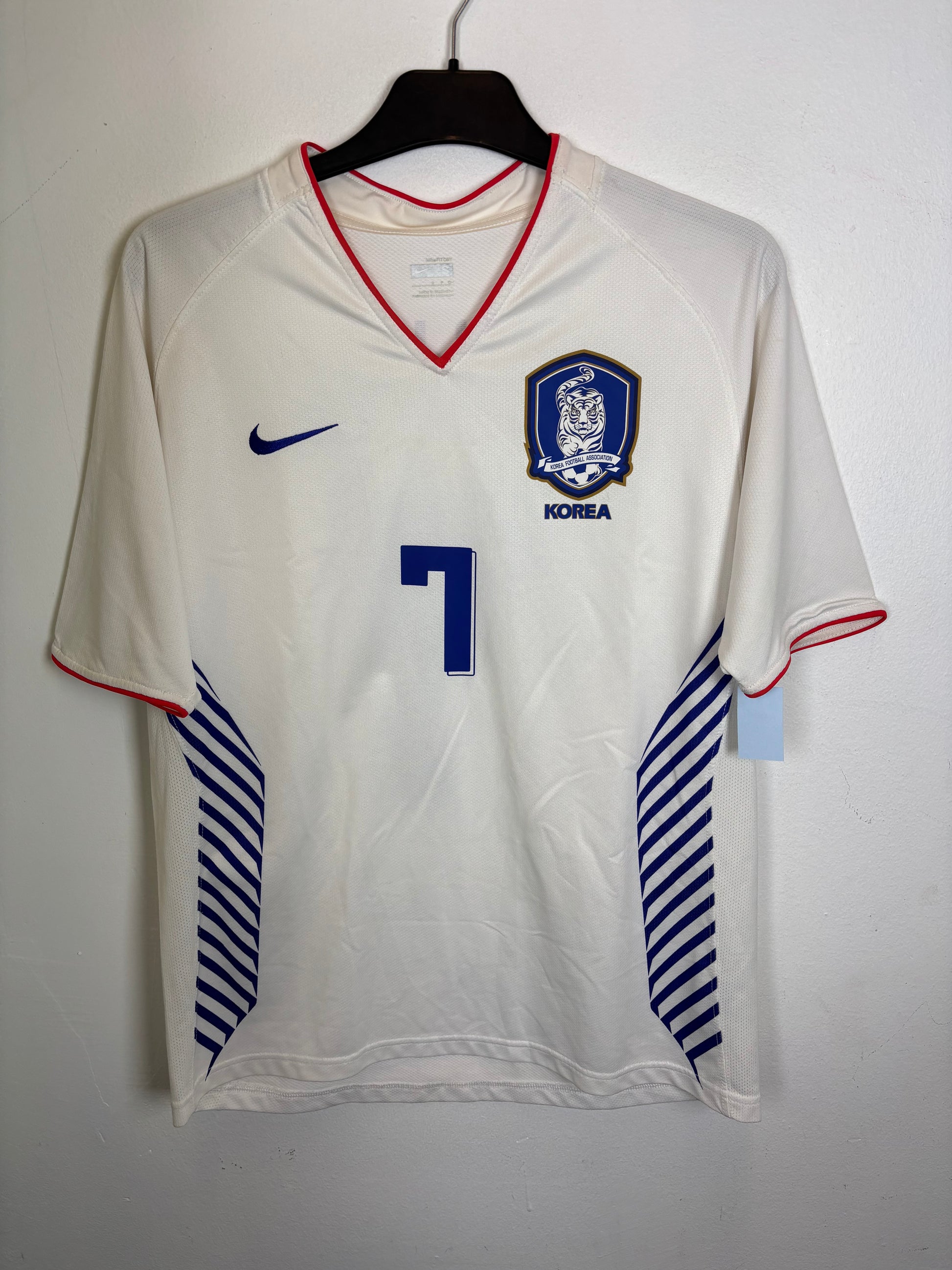 Nike South Korea 2006 away shirt with Ji Sung Park 7 in excellent 9/10 condition