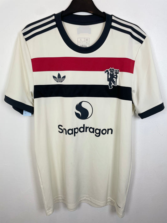 Adidas Manchester United 2024/25 third shirt with Martinez 6 nameset on the back