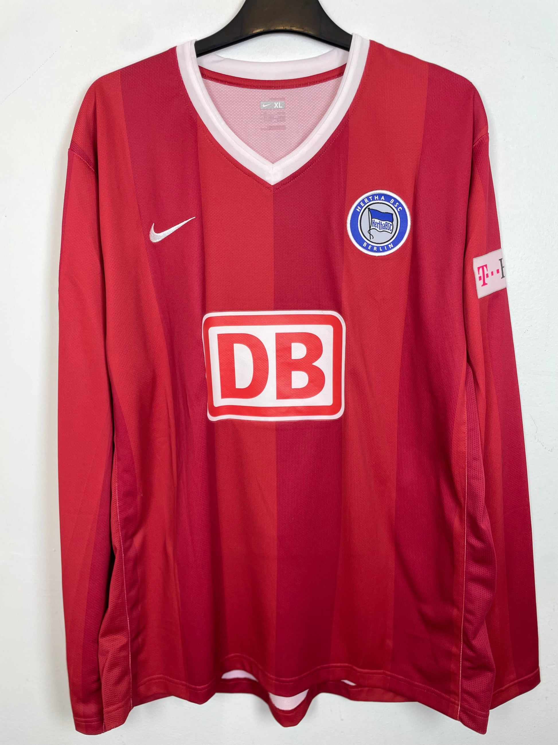 Nike Hertha Berlin 08/09 away shirt with Pantelic 9 — front view