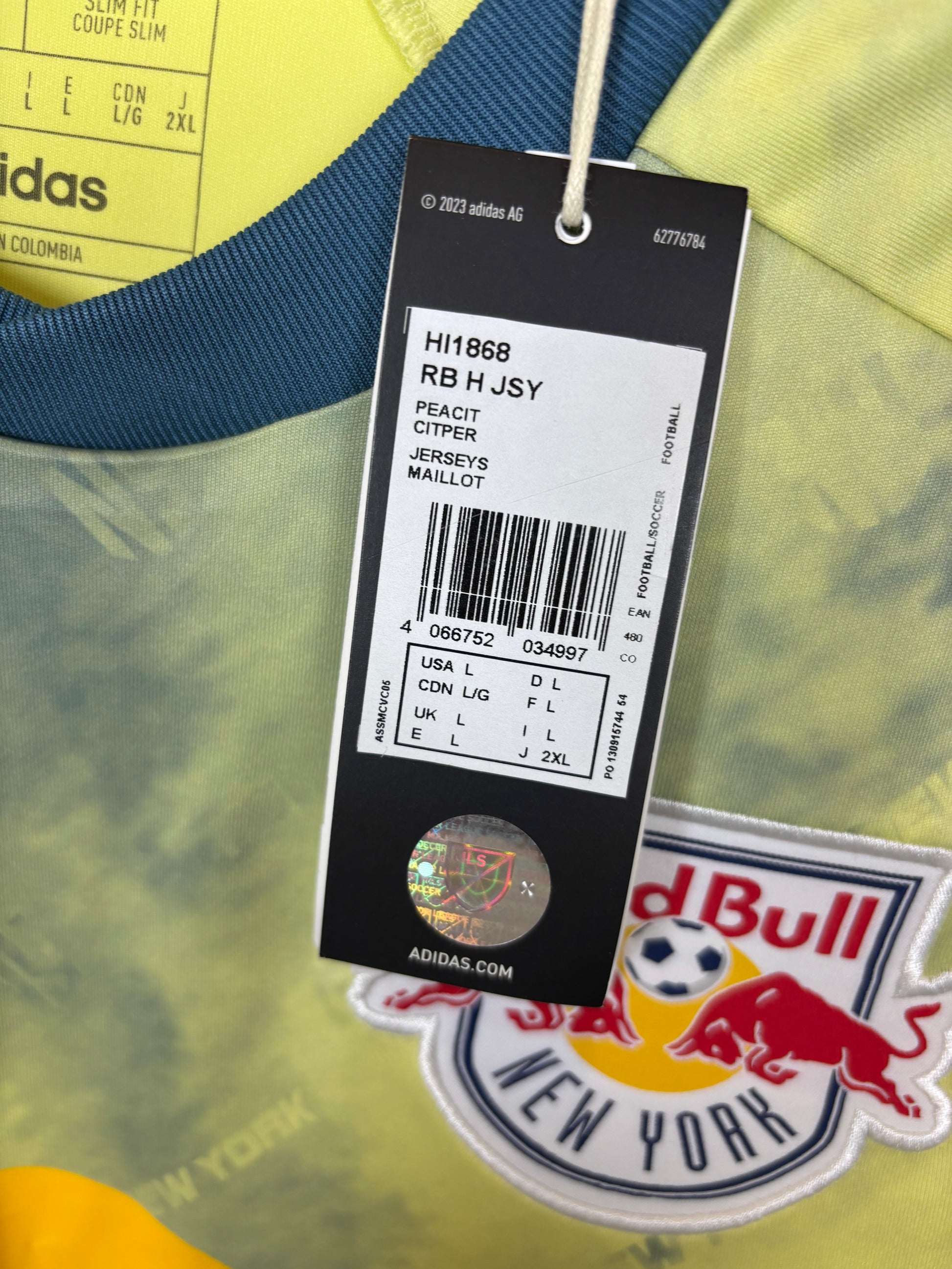 Adidas New York Red Bulls away shirt 2022 with Forsberg 10 - size L in mint condition detail view