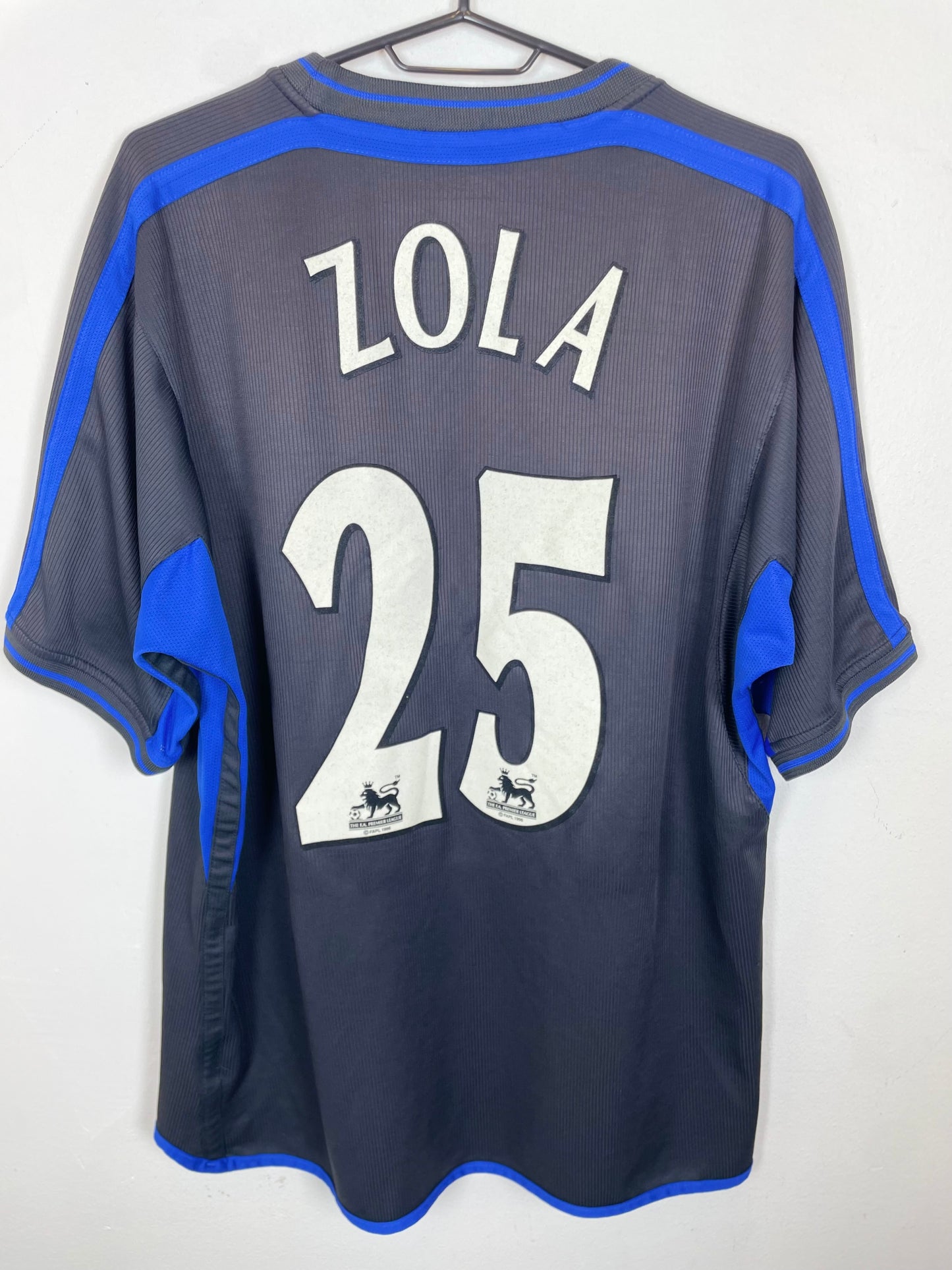 Chelsea Away/Third 02/04 Zola 25