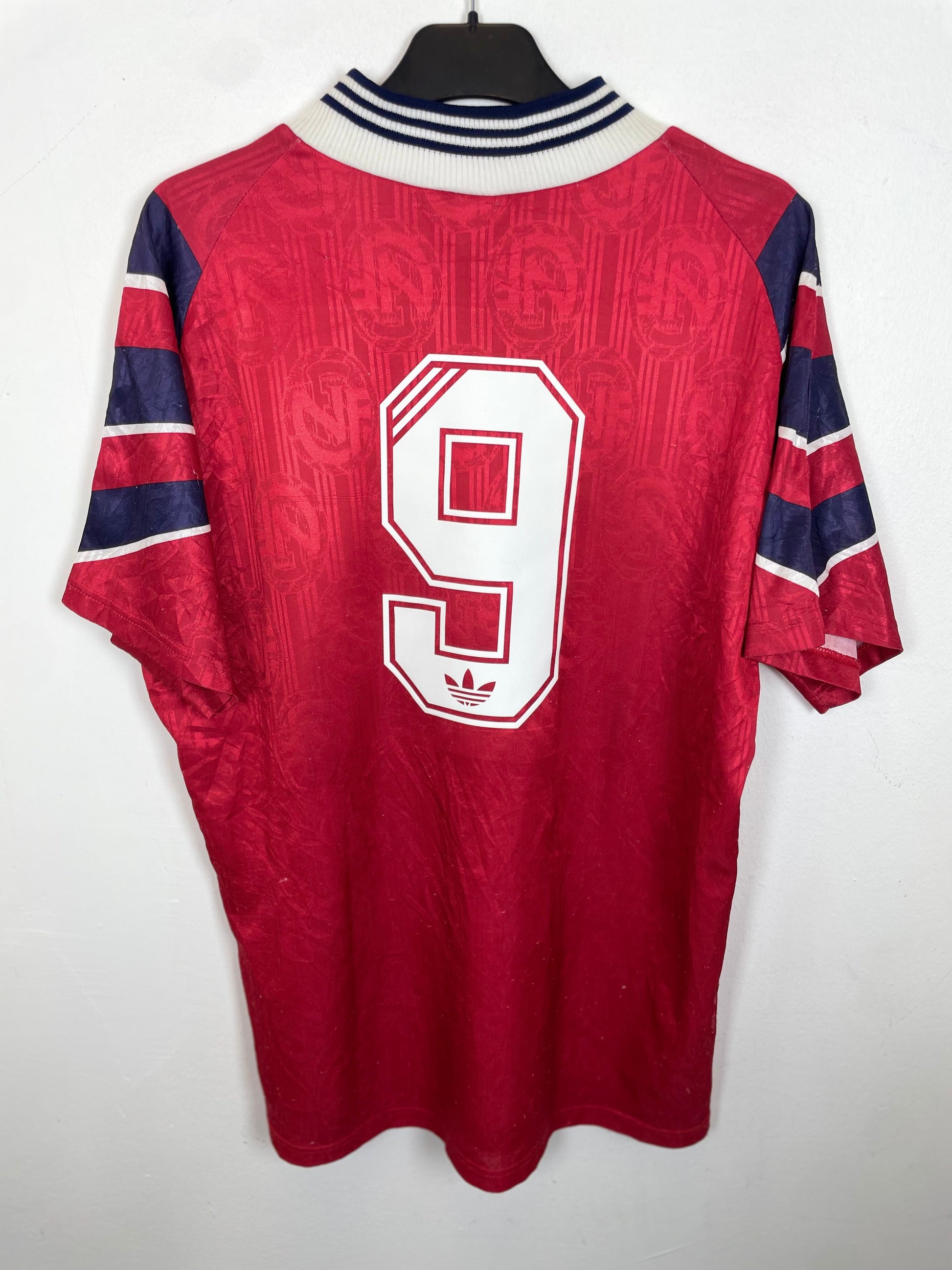 Back of Adidas Norway 1996 home shirt displaying Solskjaer name and number 9 in white lettering