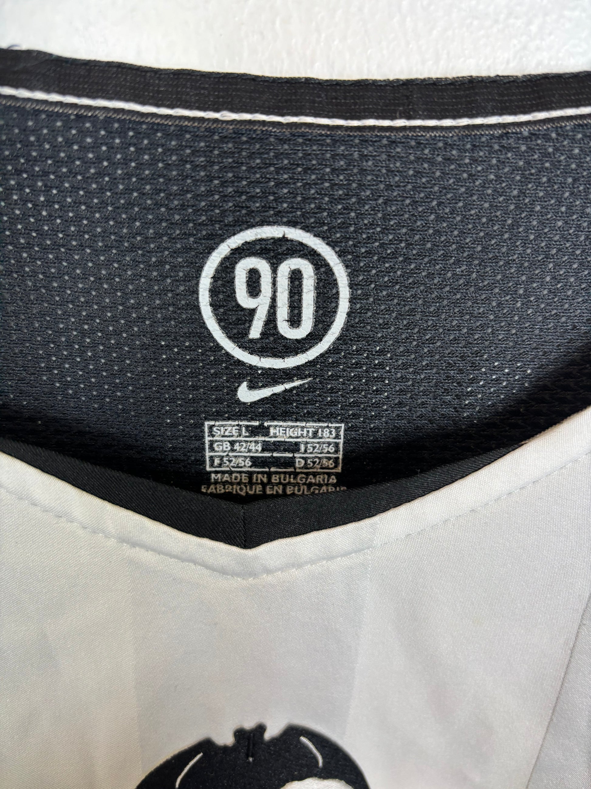 Valencia club badge and Nike swoosh logo detail on white 04/05 home shirt
