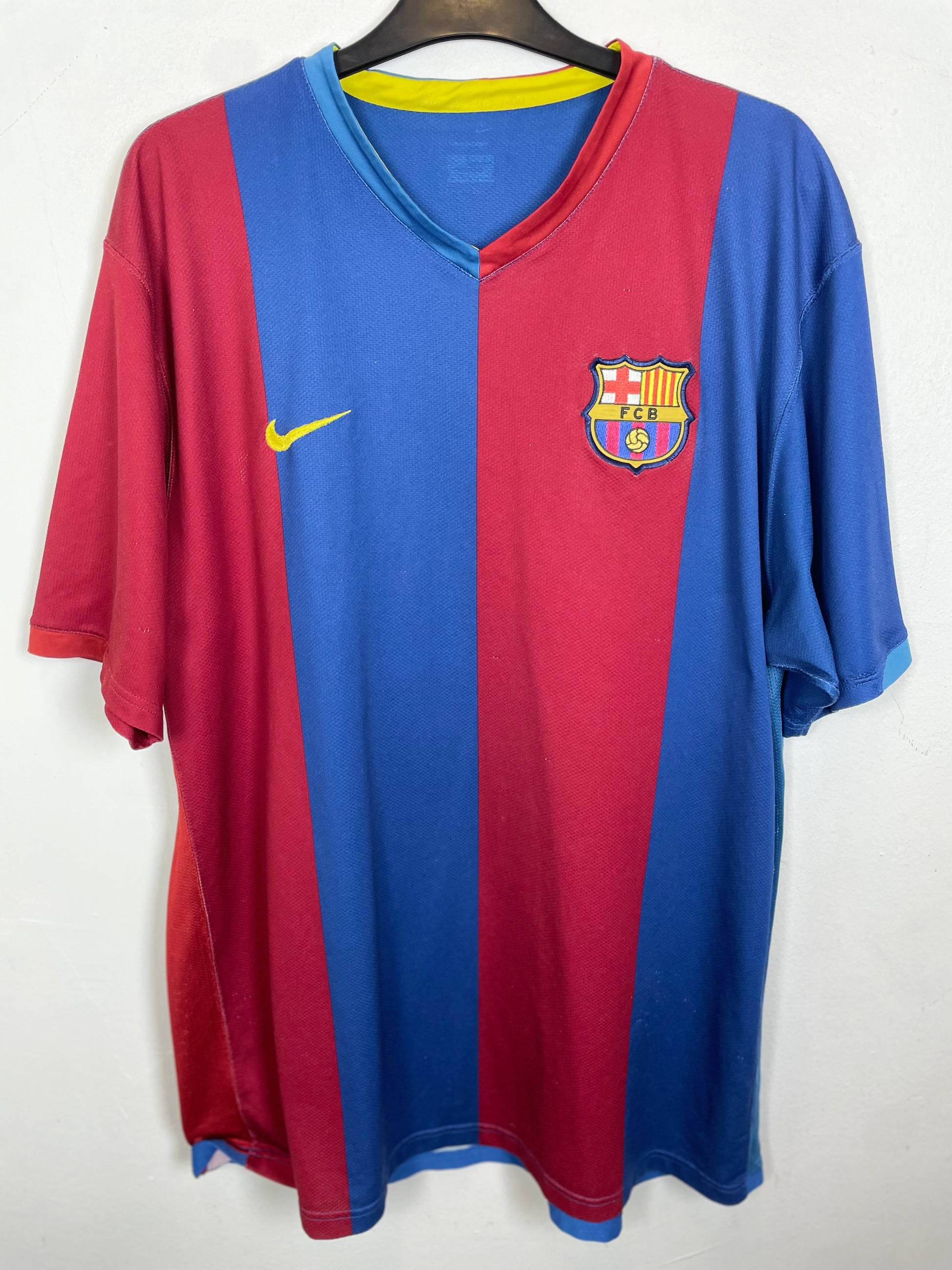 Nike Barcelona home shirt 06/07 with Ronaldinho 10, classic blue and red stripes, size XL