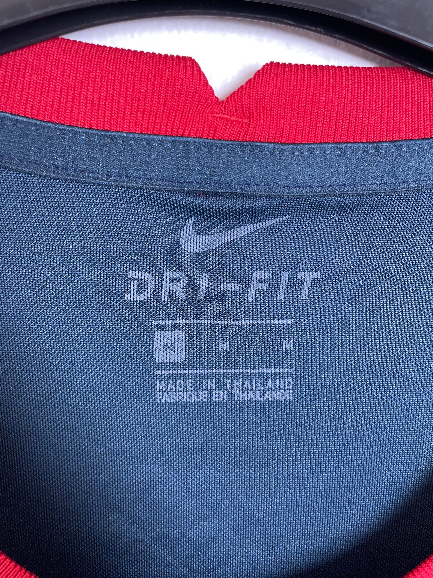 Close-up of Nike swoosh and Club América eagle badge detailing on 20/21 pre-match kit
