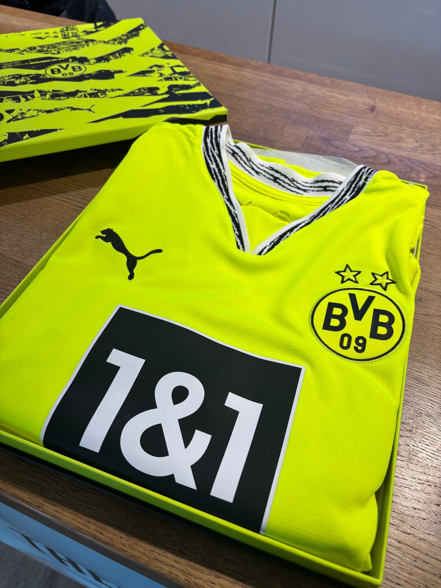 Special 30-year commemorative Borussia Dortmund 2024/25 home shirt detail with Ryerson 26 numbering
