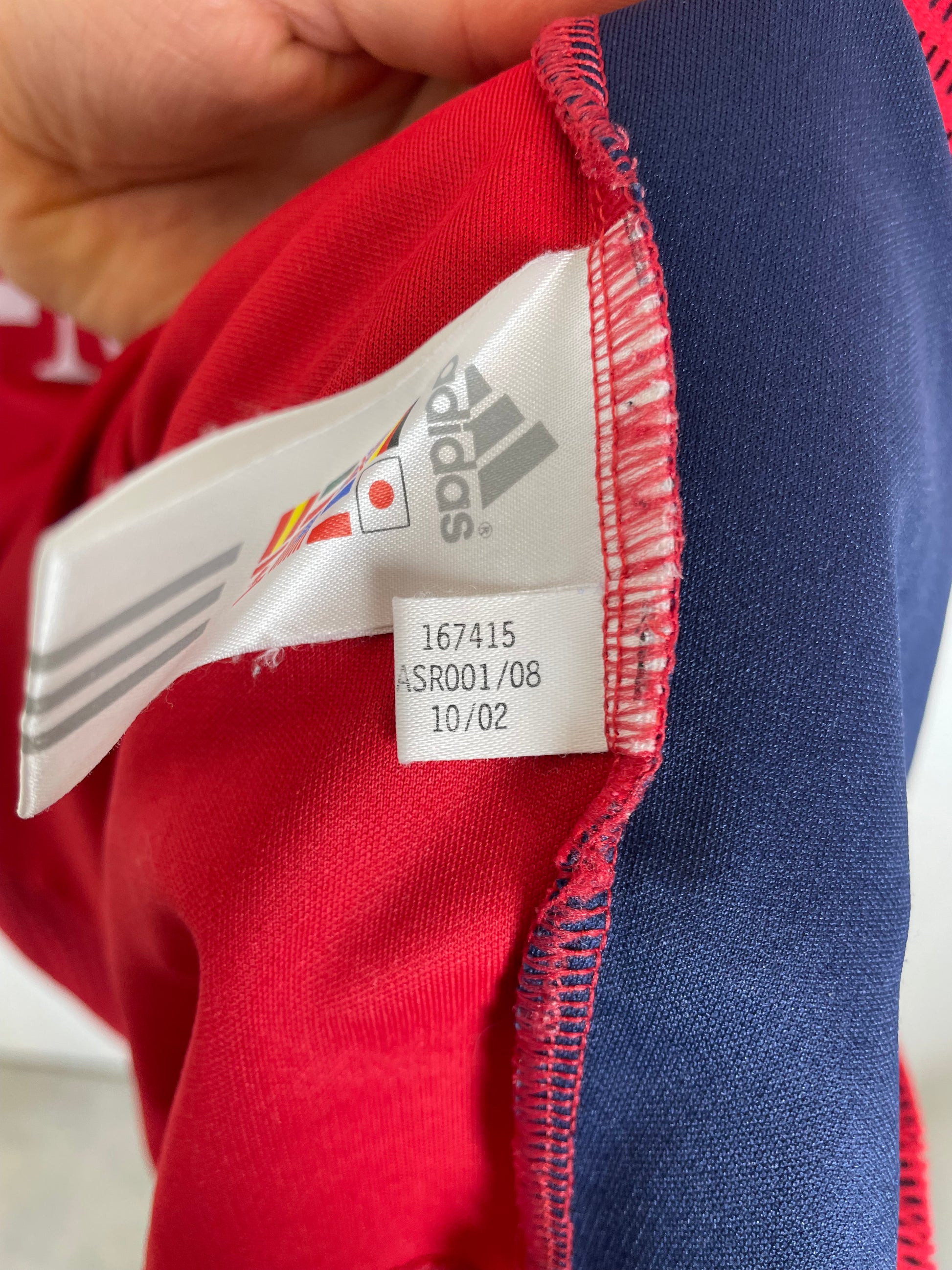 T-Mobile sponsor logo and fabric texture details on Adidas Bayern Munich 02/03 Ballack shirt