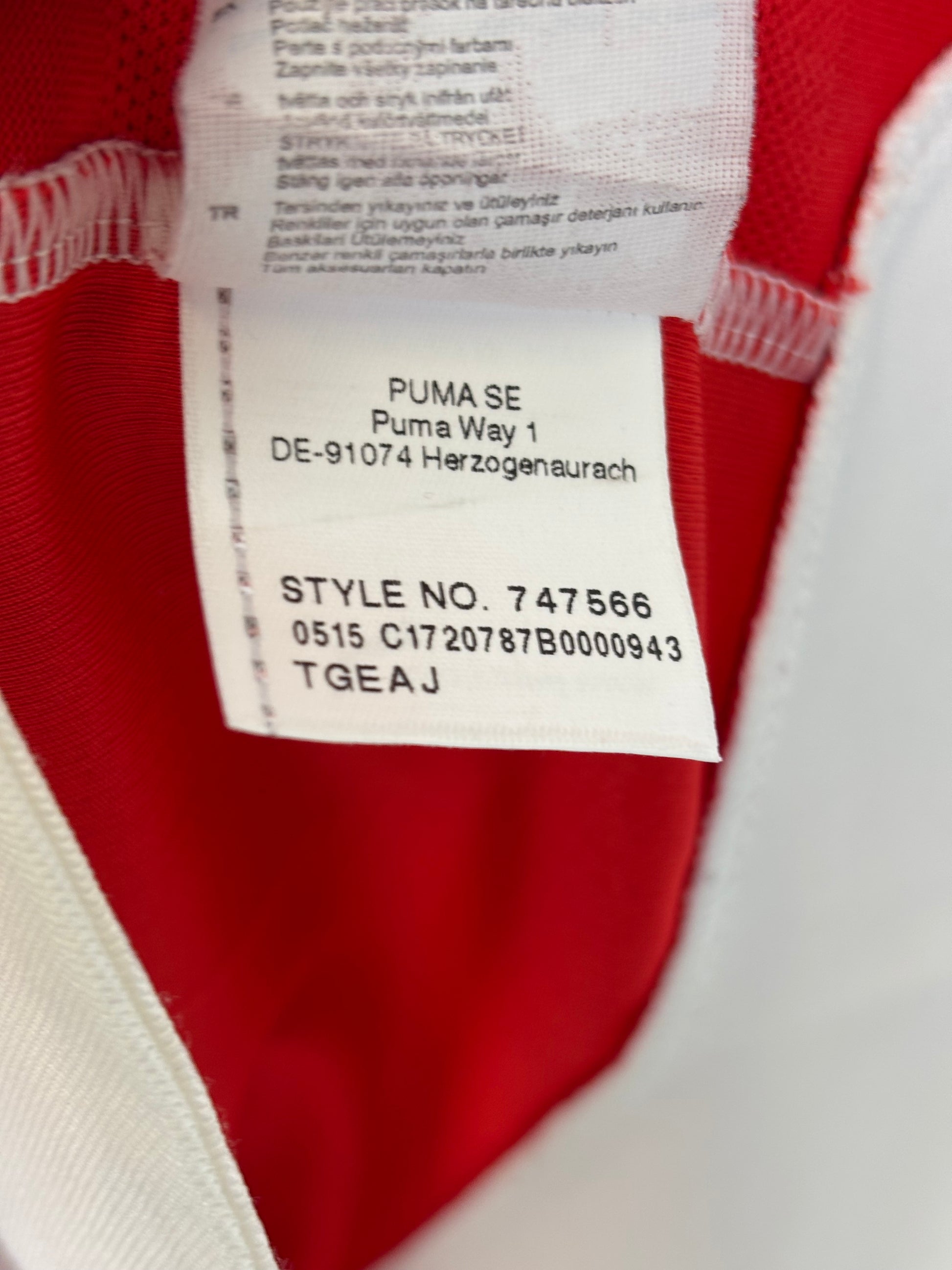 Puma Arsenal 2015/16 home shirt size M in excellent 9/10 condition - detail view