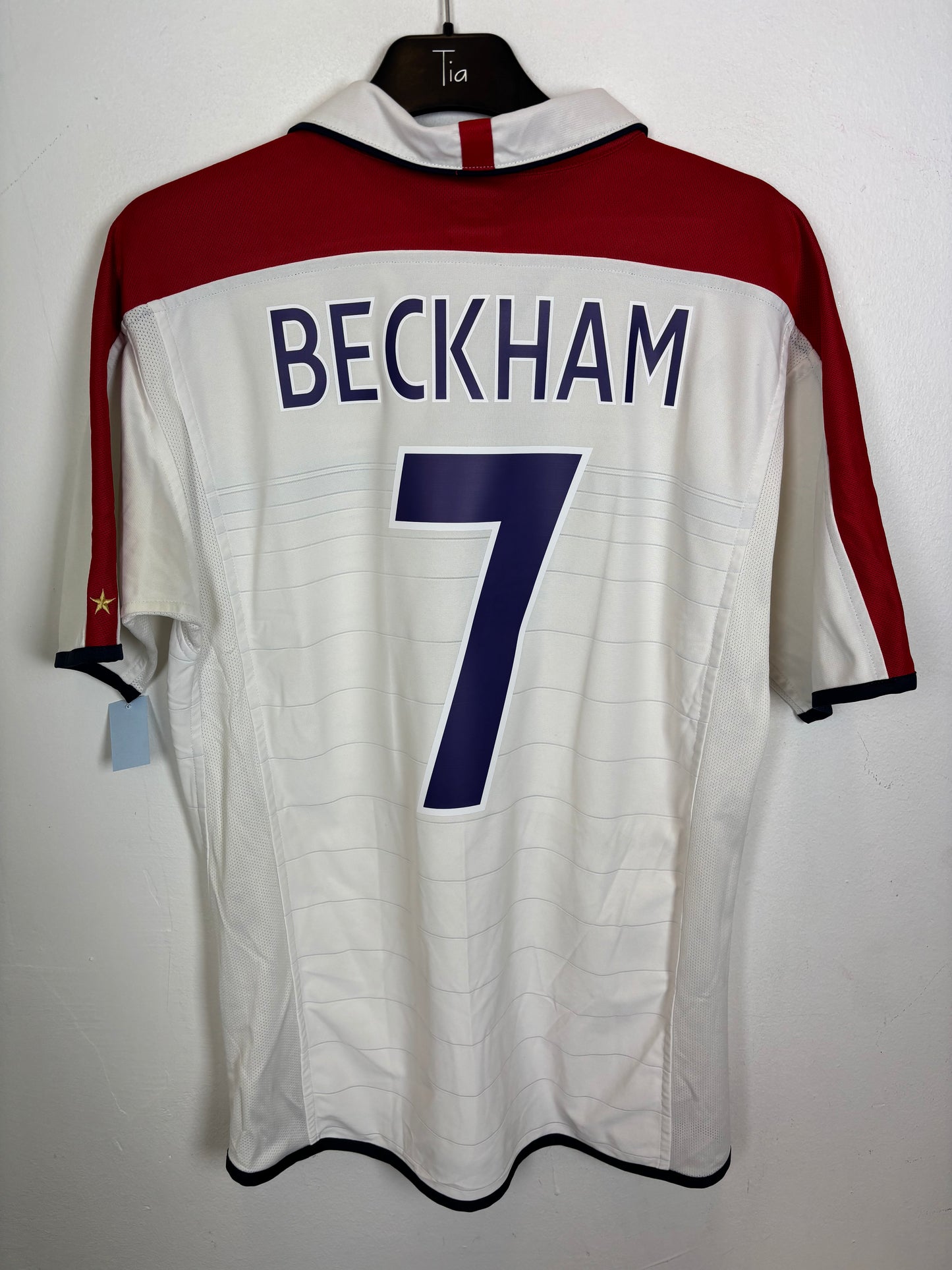 Back view of Umbro England home shirt 03/05 showing Beckham name and number 7