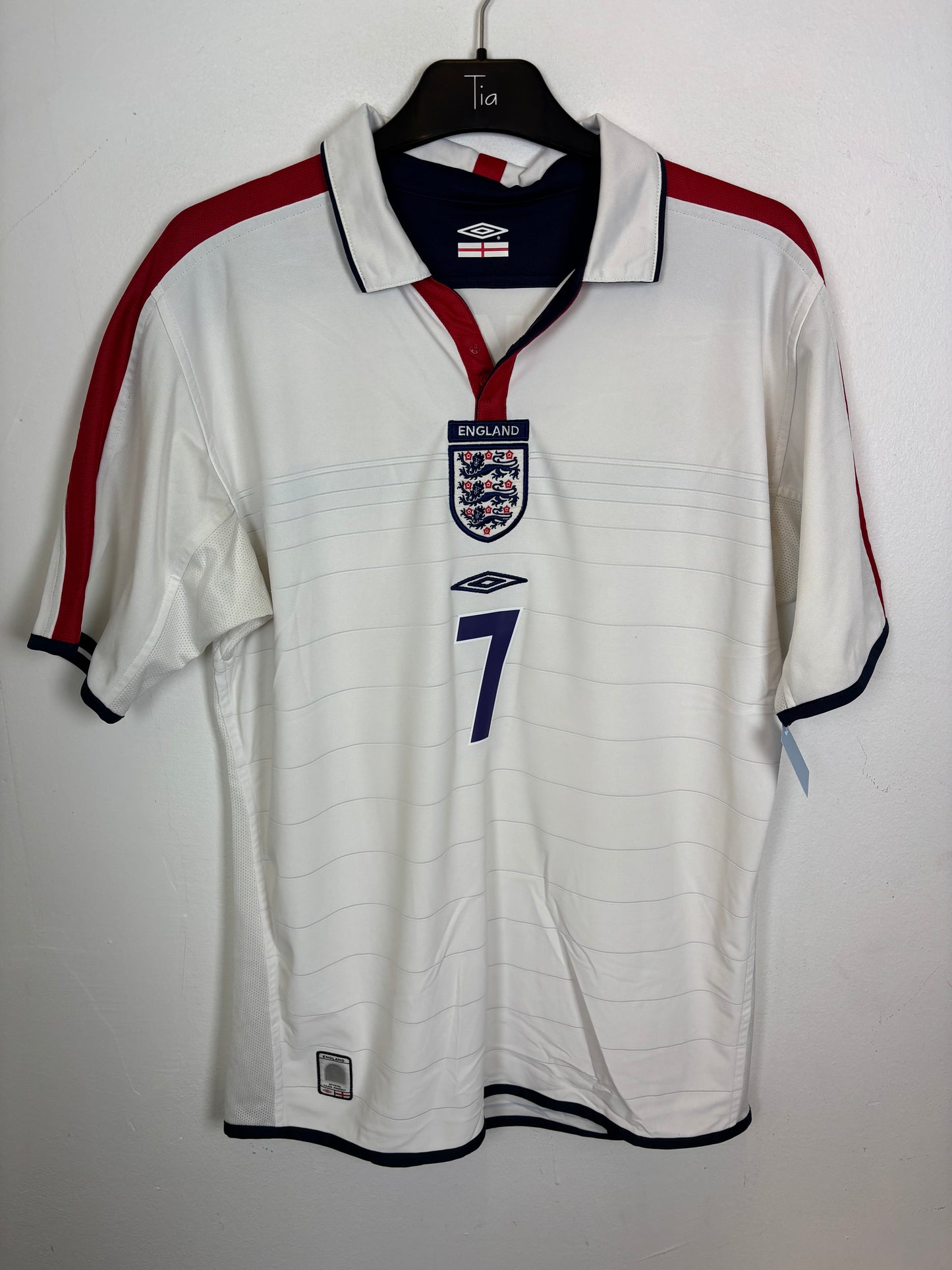 Umbro England home shirt 03/05 with Beckham 7 in excellent condition, white with red and blue trim