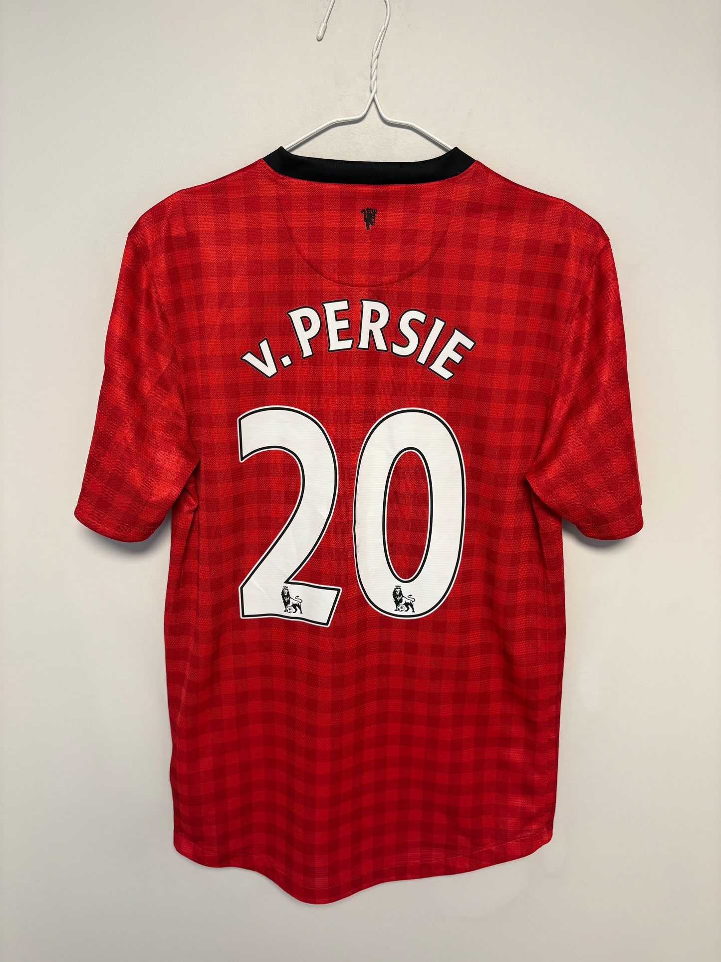 Back view of Nike Manchester United 12/13 home jersey showing Van Persie name and number 20