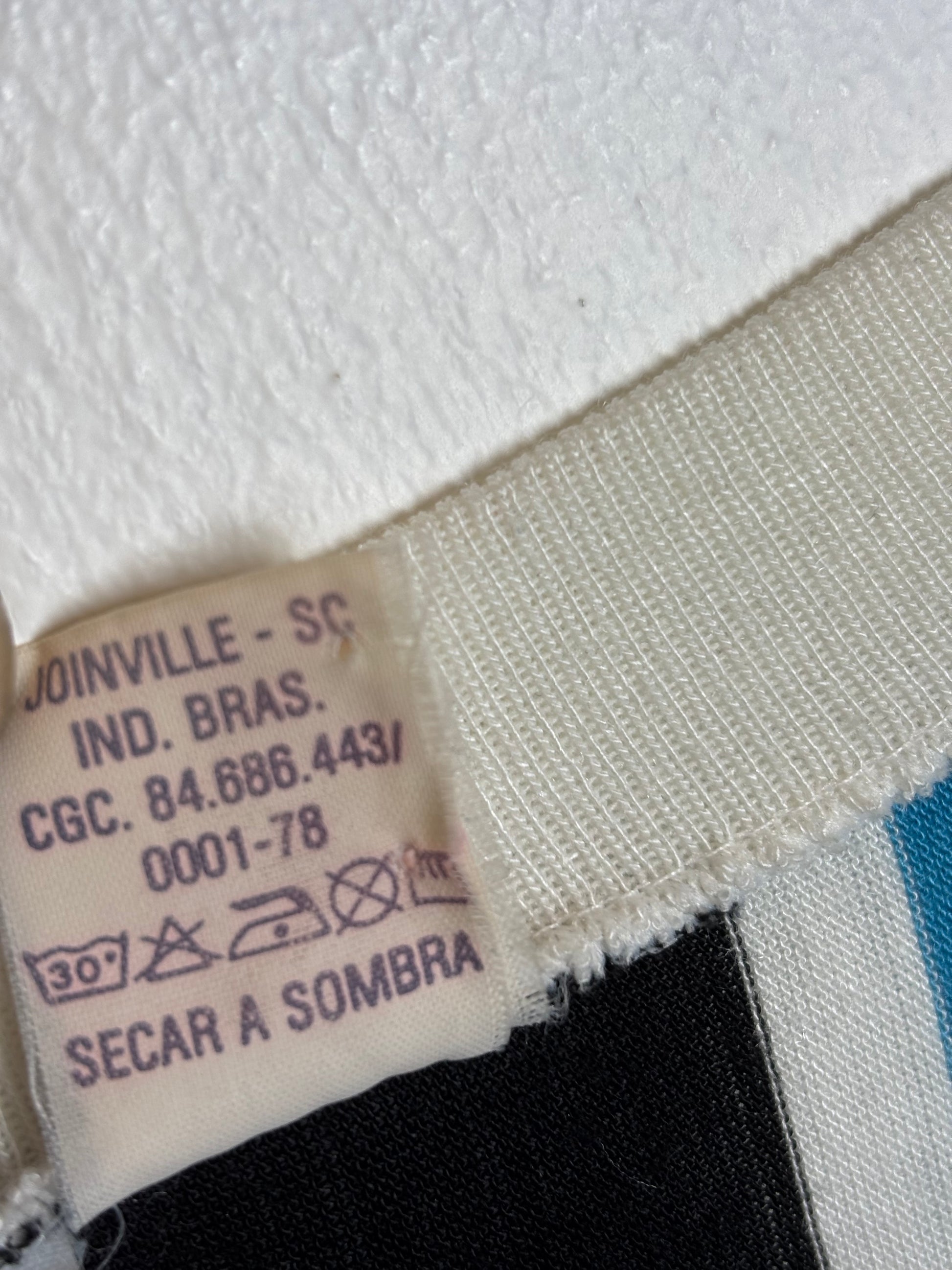 Campea Gremio 1985 home shirt sleeve and collar detail showing vintage construction quality