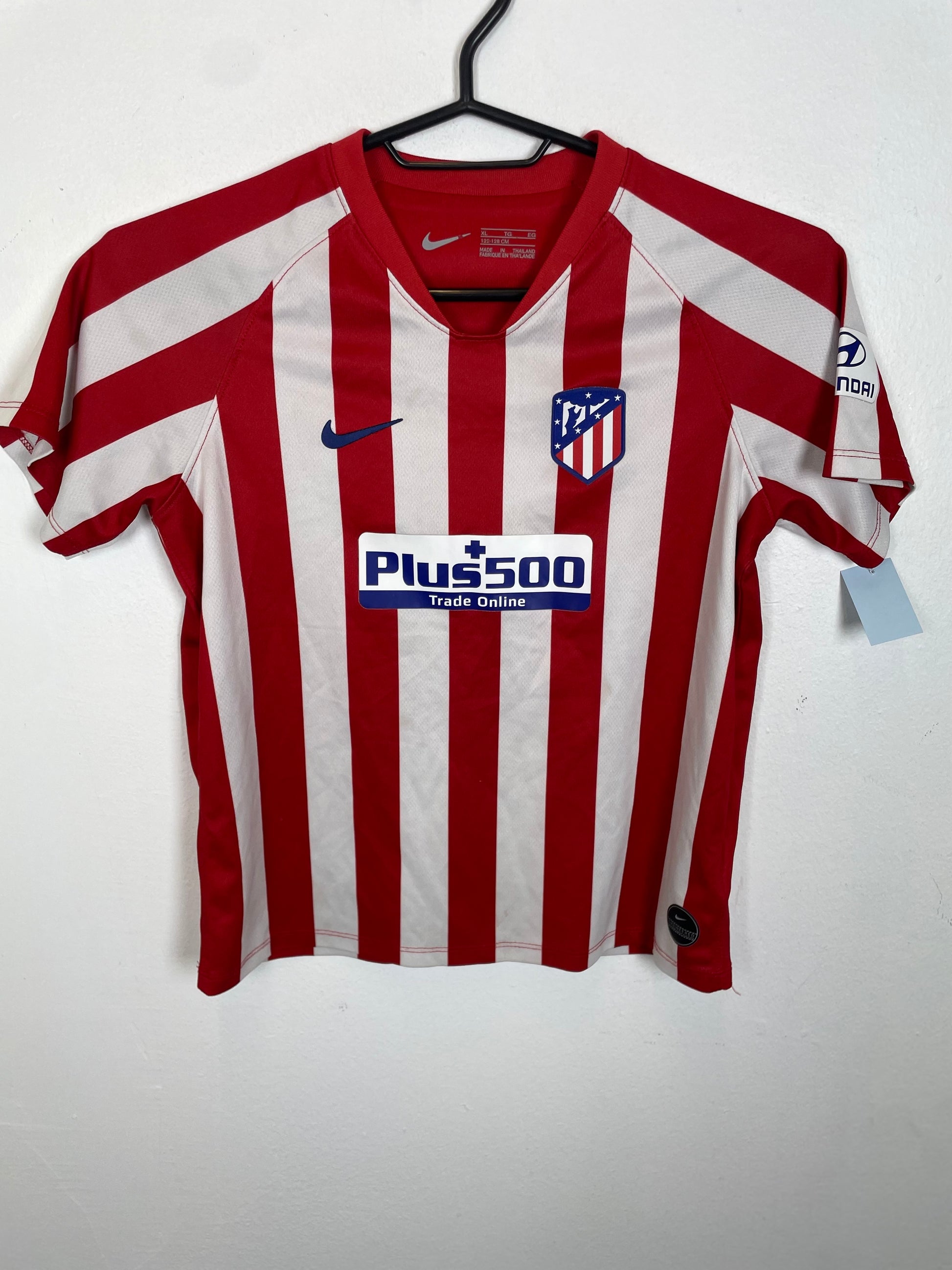 Atletico Madrid home shirt 19/20 kids size 122-128cm in red and white stripes