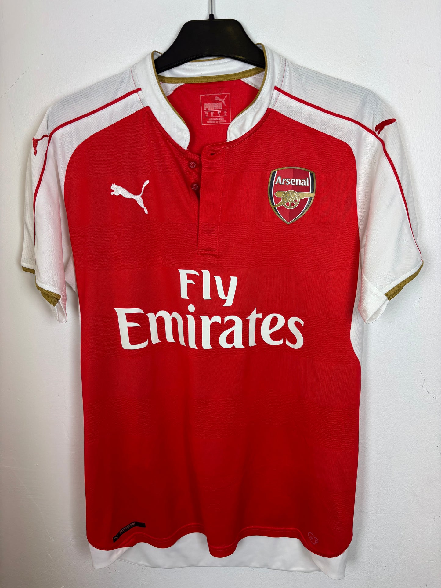 Puma Arsenal home shirt 2015/16 season in red with white sleeves, size M, excellent condition