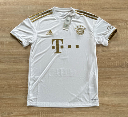 Bayern Munich Away Shirt from 2022-2023: Worn by Gnabry with the number 7, this jersey represents Bayern Munich's away kit during the 2022-2023 season. Featuring a unique design and the club's emblem, it symbolizes the team's identity and performance on the field.