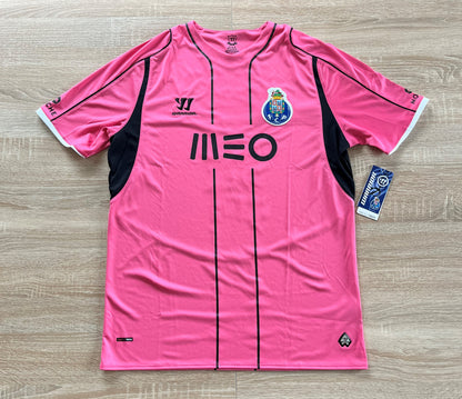Porto Third Shirt from 2014-2015: Worn by Jackson Martinez with the number 9, this jersey represents Porto's alternate kit during the 2014-2015 season. Featuring a unique design and the club's emblem, it showcases the team's style and dedication on the field.