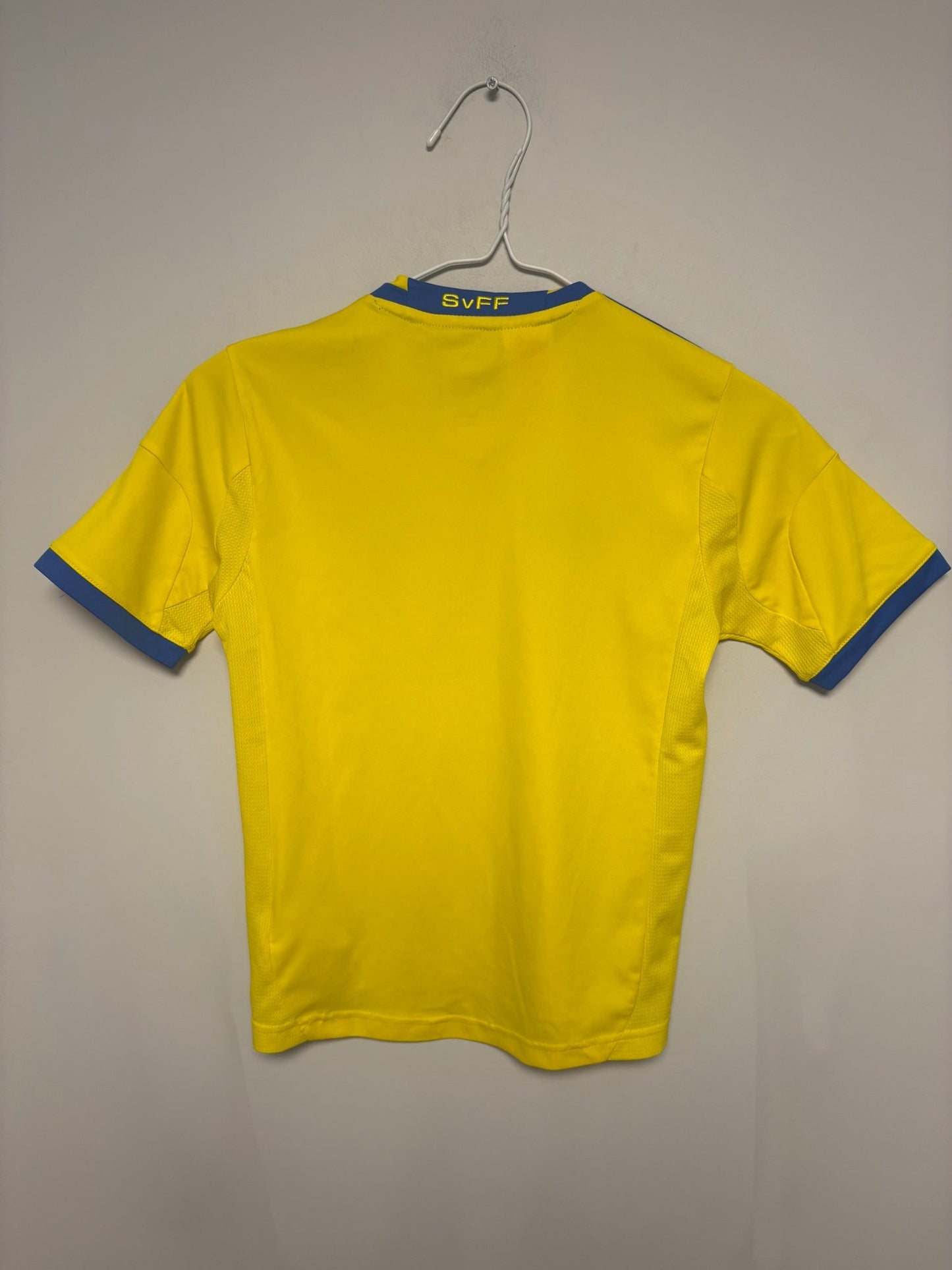 Adidas Sweden Home 13/14 Kids - 8/10 - TheFootballIdiots