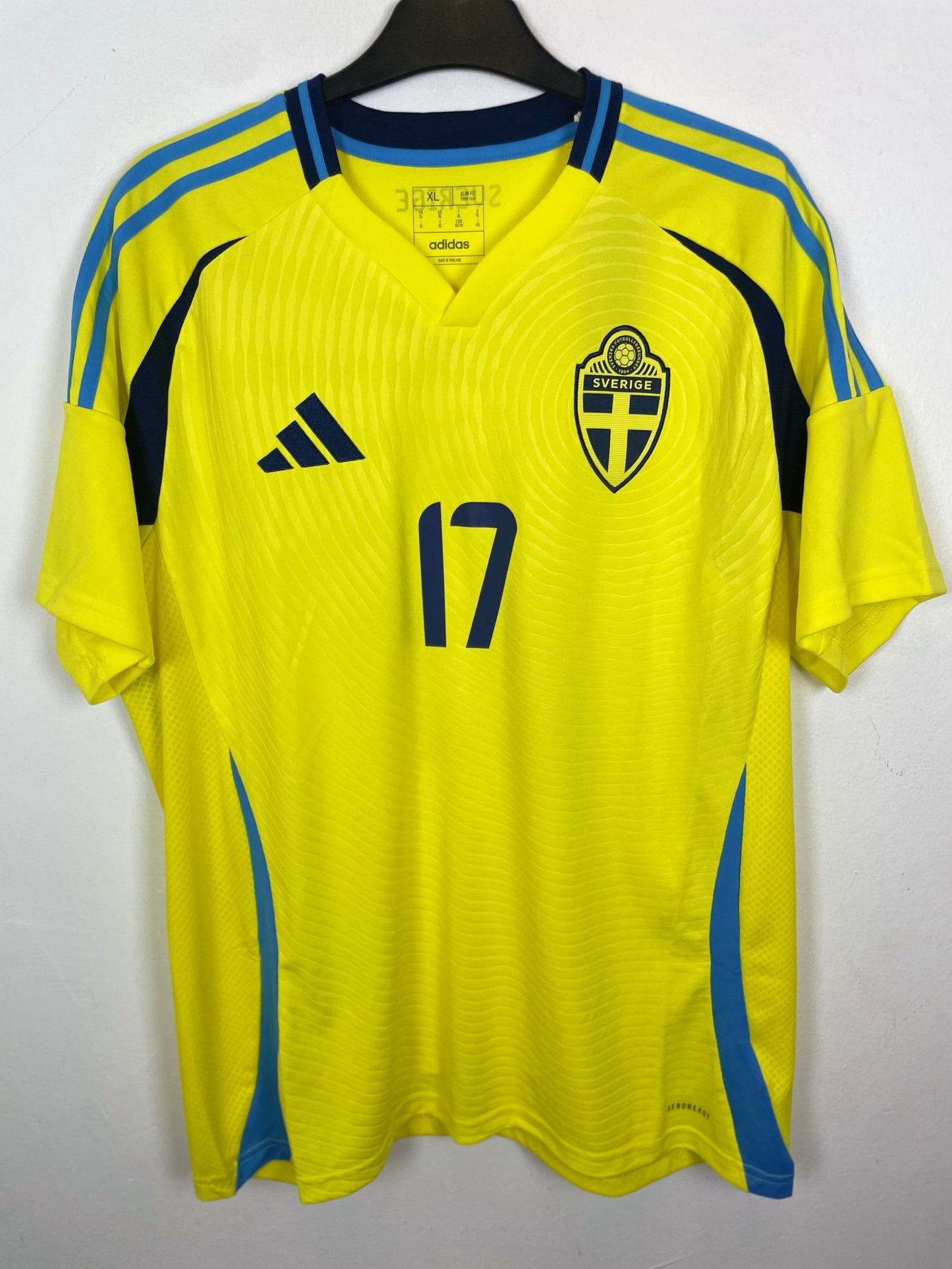 Adidas Sweden Home 24/25 Gyokeres 17 - 10/10 - TheFootballIdiots